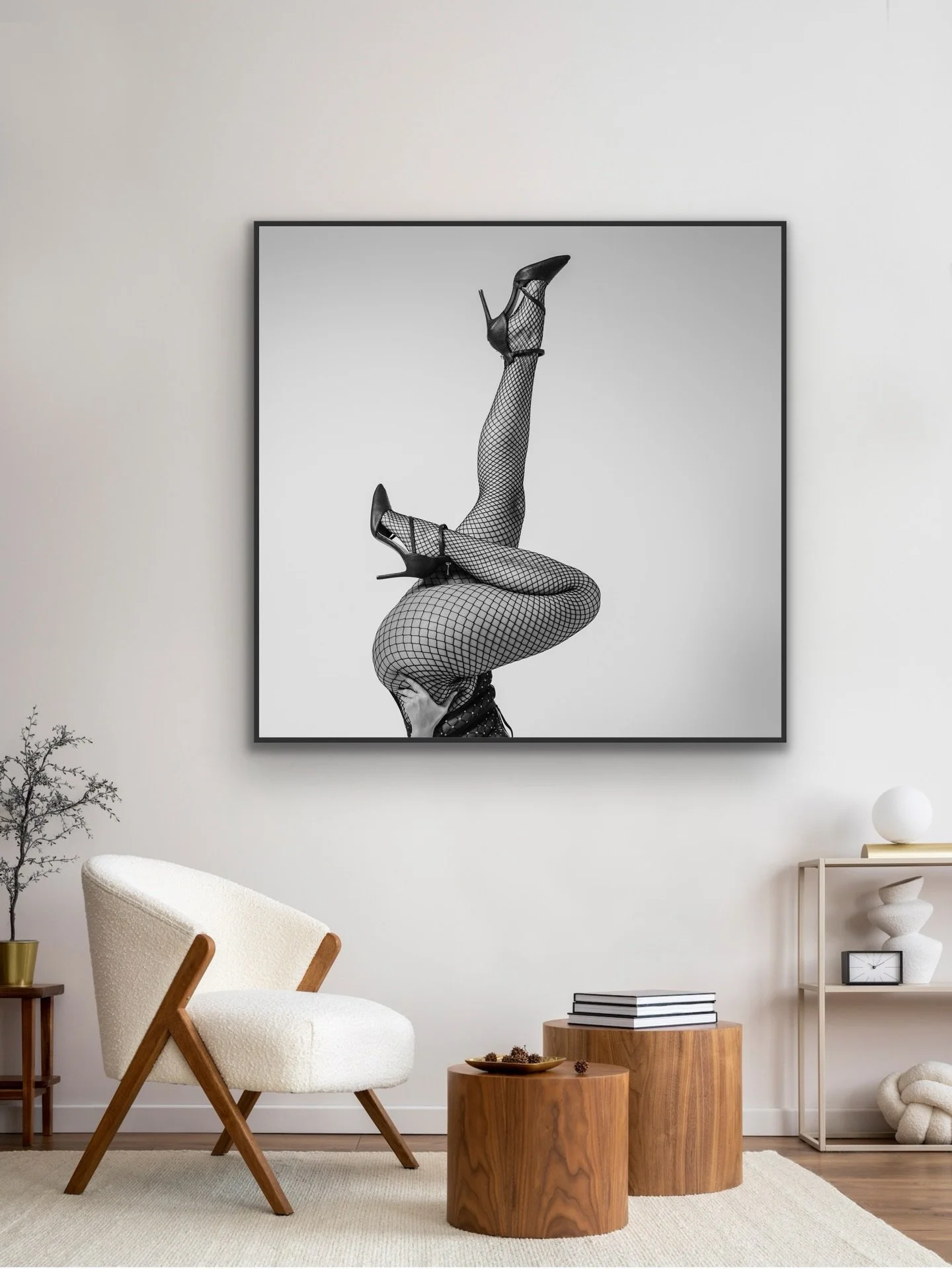 Swipe left to see the image on its own ✨ 

this is a portrait of my legs and already ordered a beautiful canvas print for my home because why the heck not! Plus seeing yourself as a work of art is powerful 

#lasvegasphotography #lasvegasphotographer