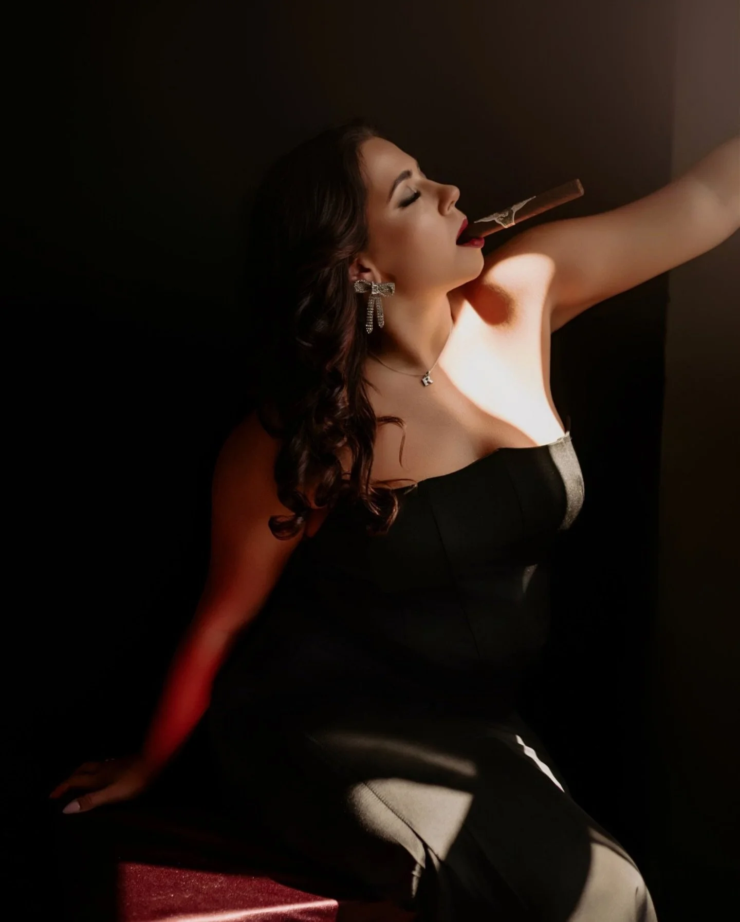 When she wants CLASSY with a mix of Bad Ass to it ✨ 

Because there is so much to us and all the sides deserve to be captured and celebrated 🫶🏻

#lasvegasphotographer #lasvegasboudoirphotography