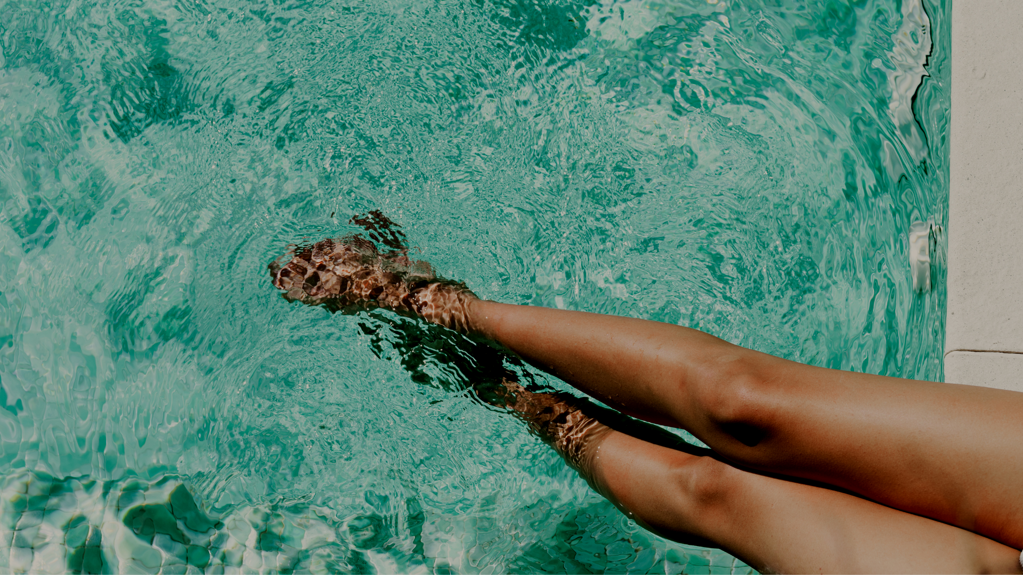 woman with a natural, sun kissed spray tan showcasing smooth, even color created by a luxury mobile spray tan service.