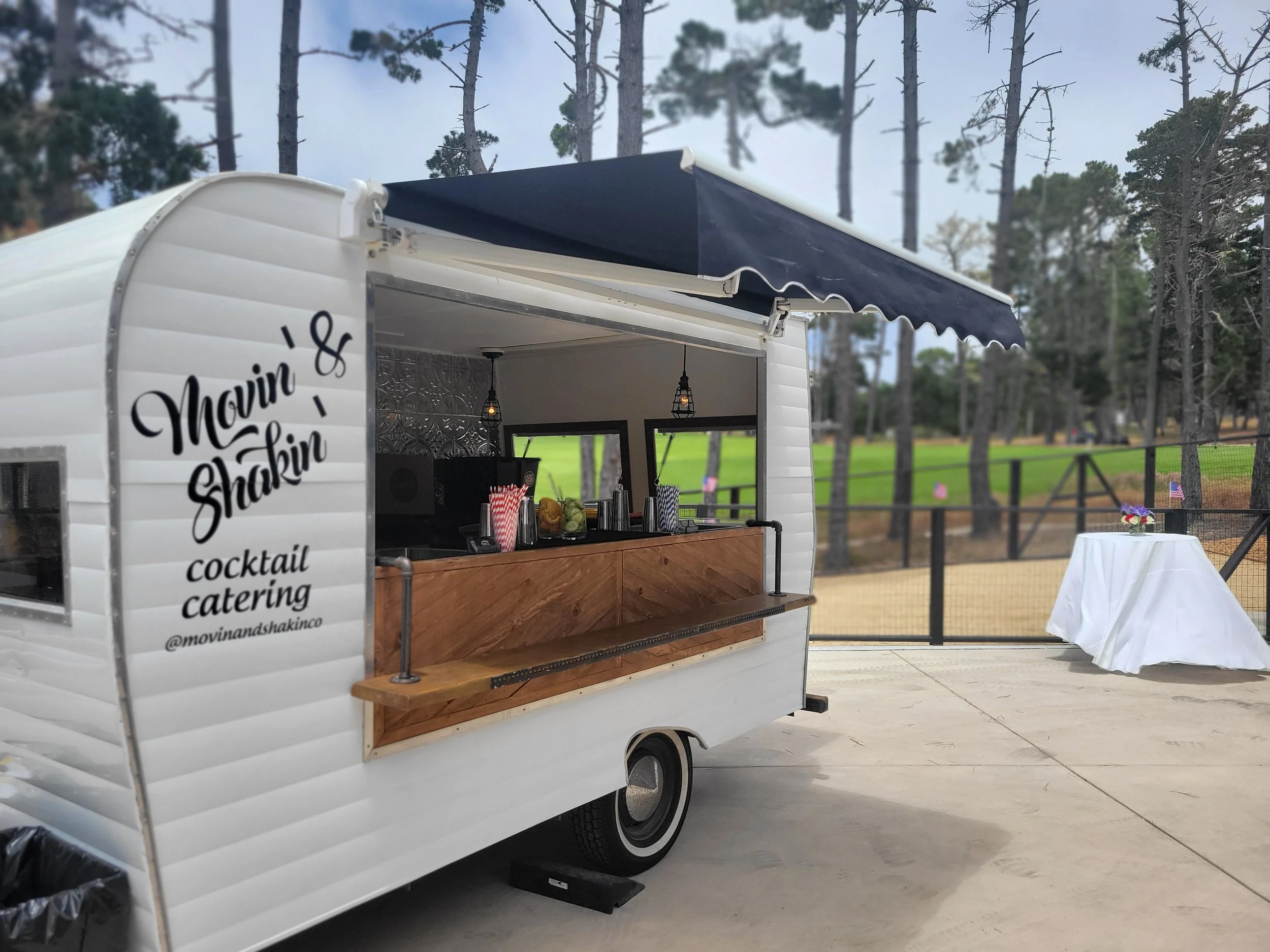 Deluxe Mobile Bar Service