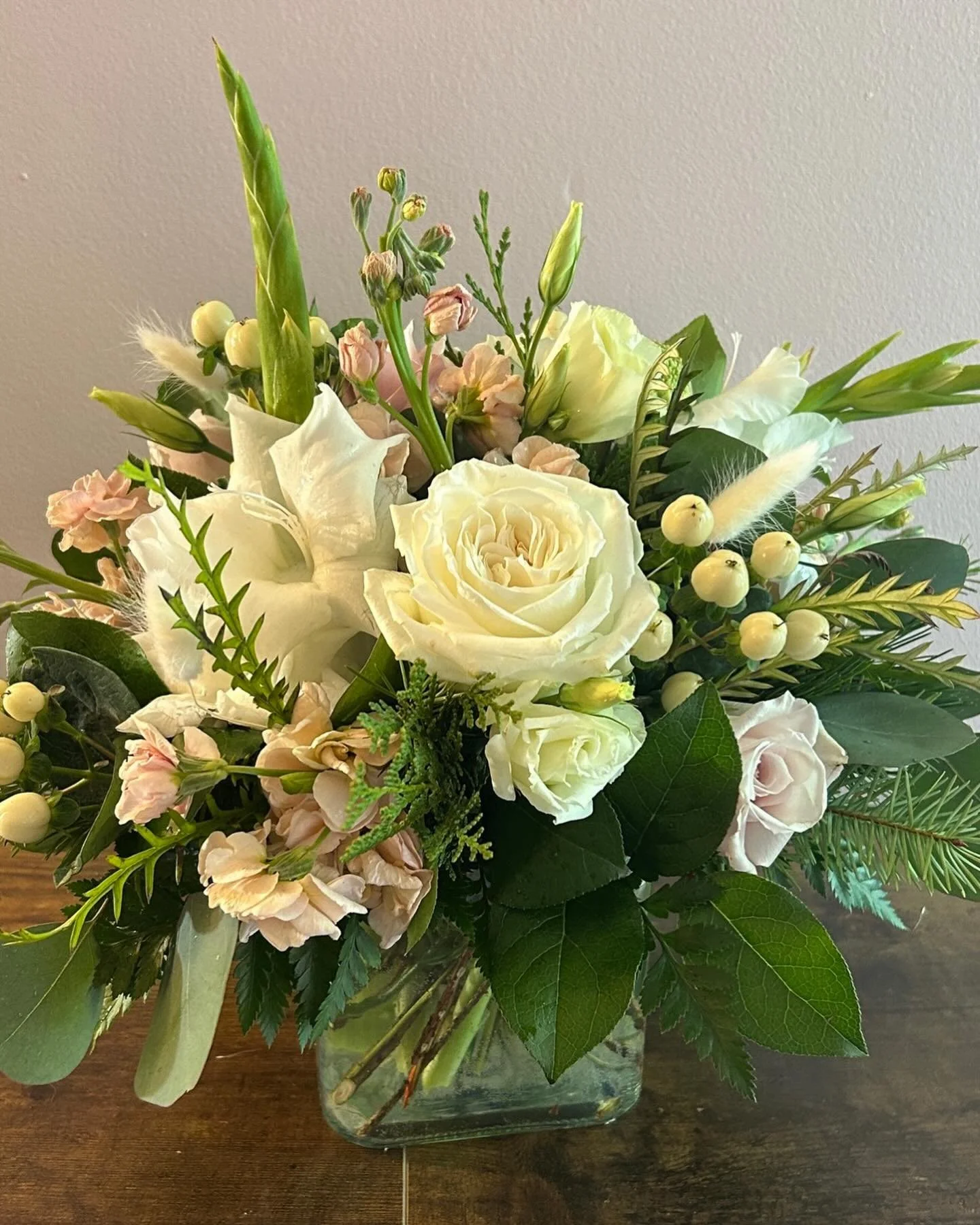 We love the variety of greens and they look so great with soft pinks and whites! Perfect for a snowy day. ❄️❄️🤍🤍