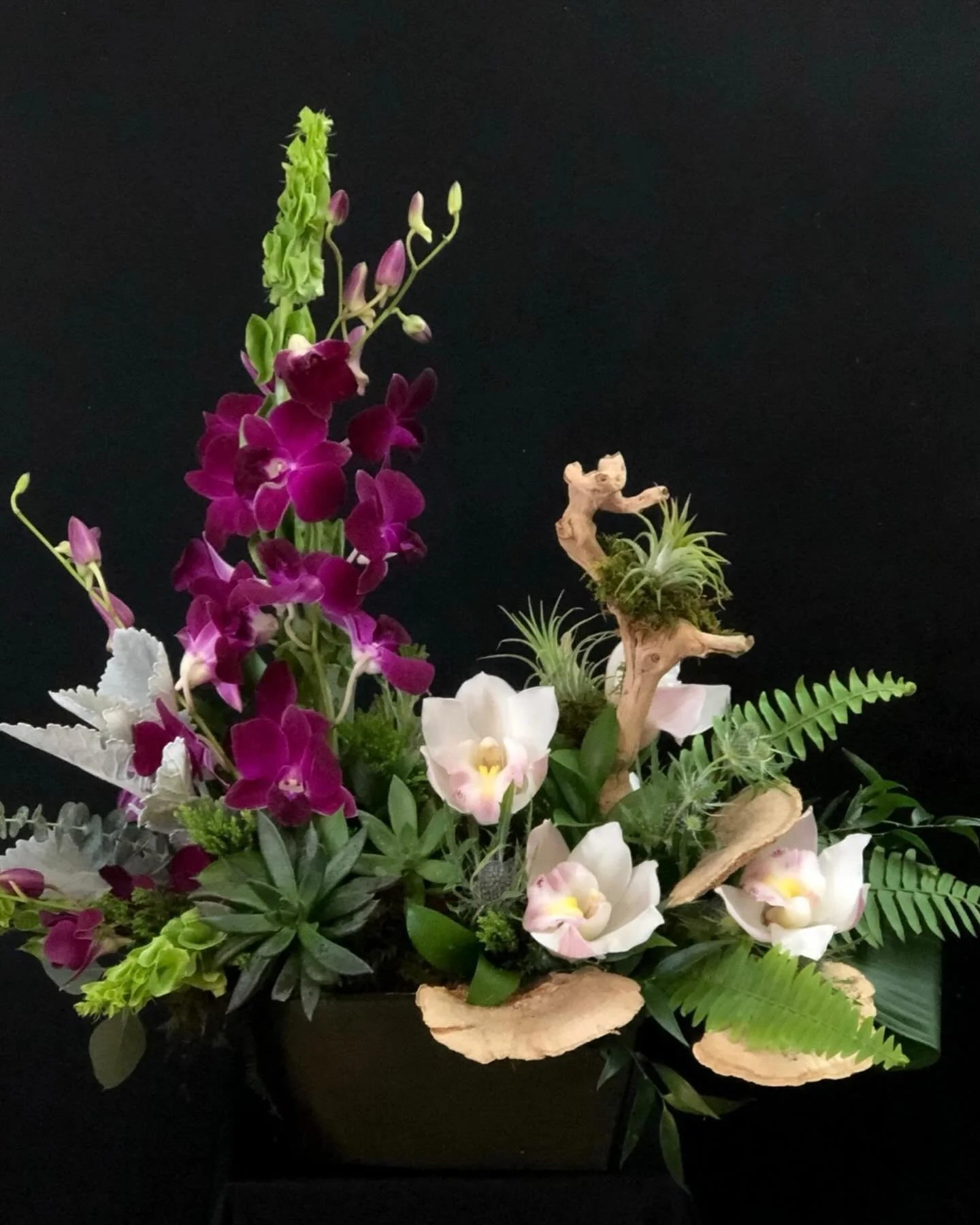 I always love mixing different textures and botanicals  to create living art.  #airplants #orchids  #grapevineroot