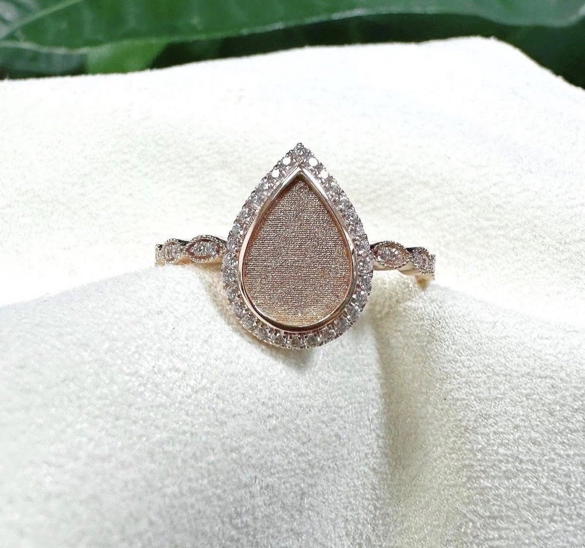 Teardrop Marquise ring (18k Gold)