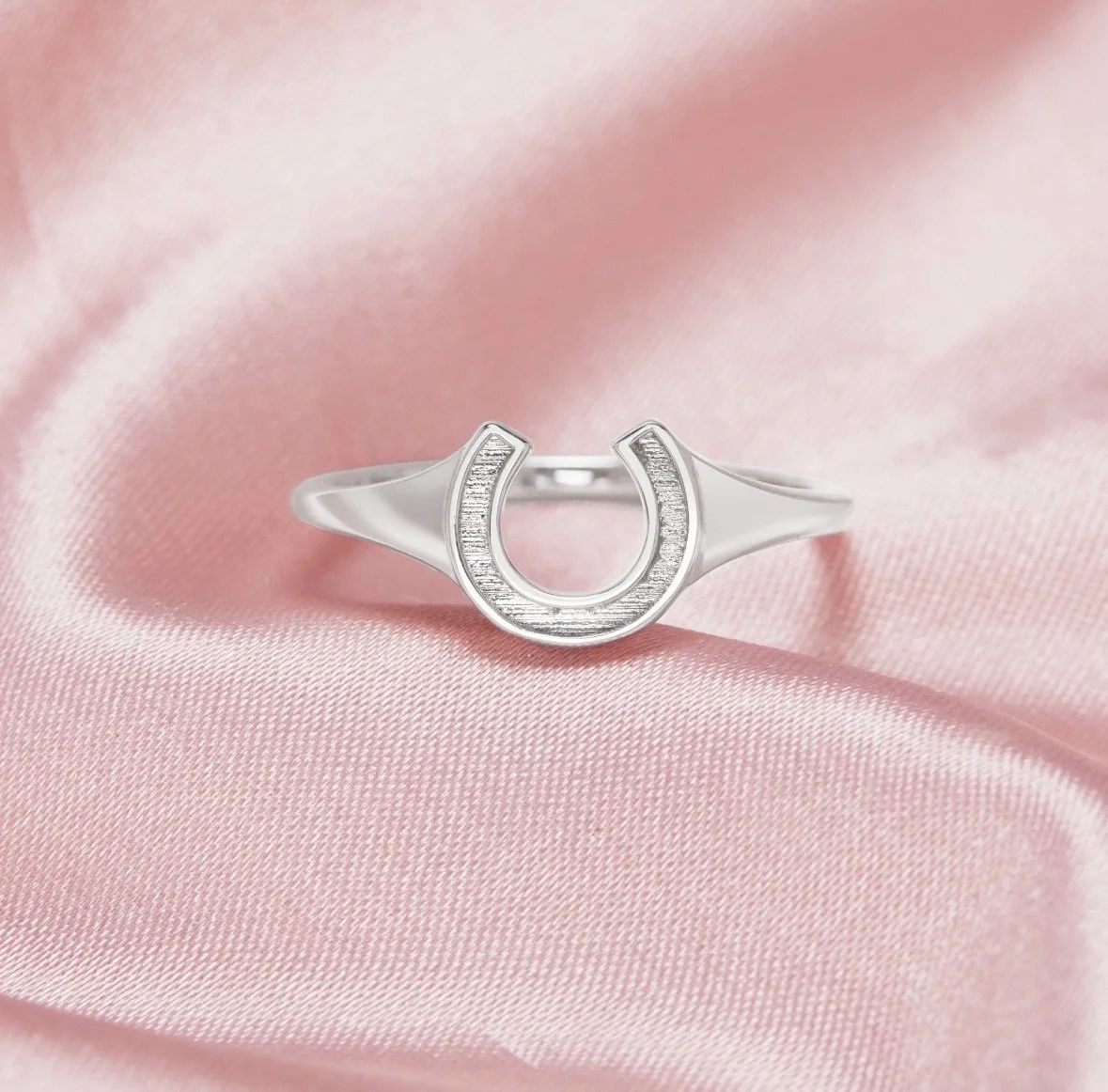 Horseshoe ring