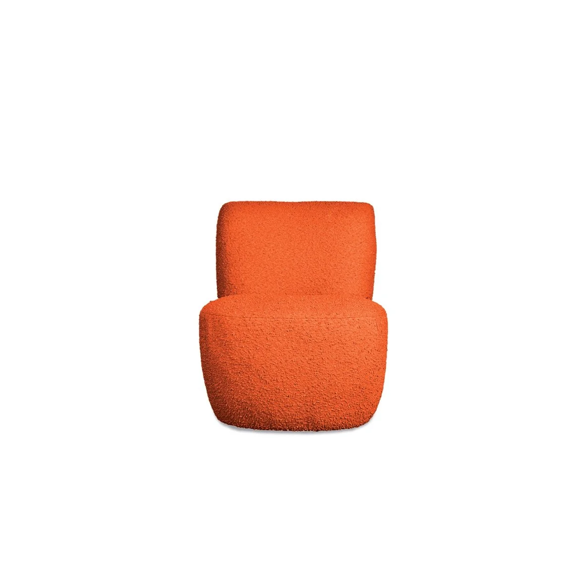 Fauteuil orange en tissu bouclé sur fond blanc