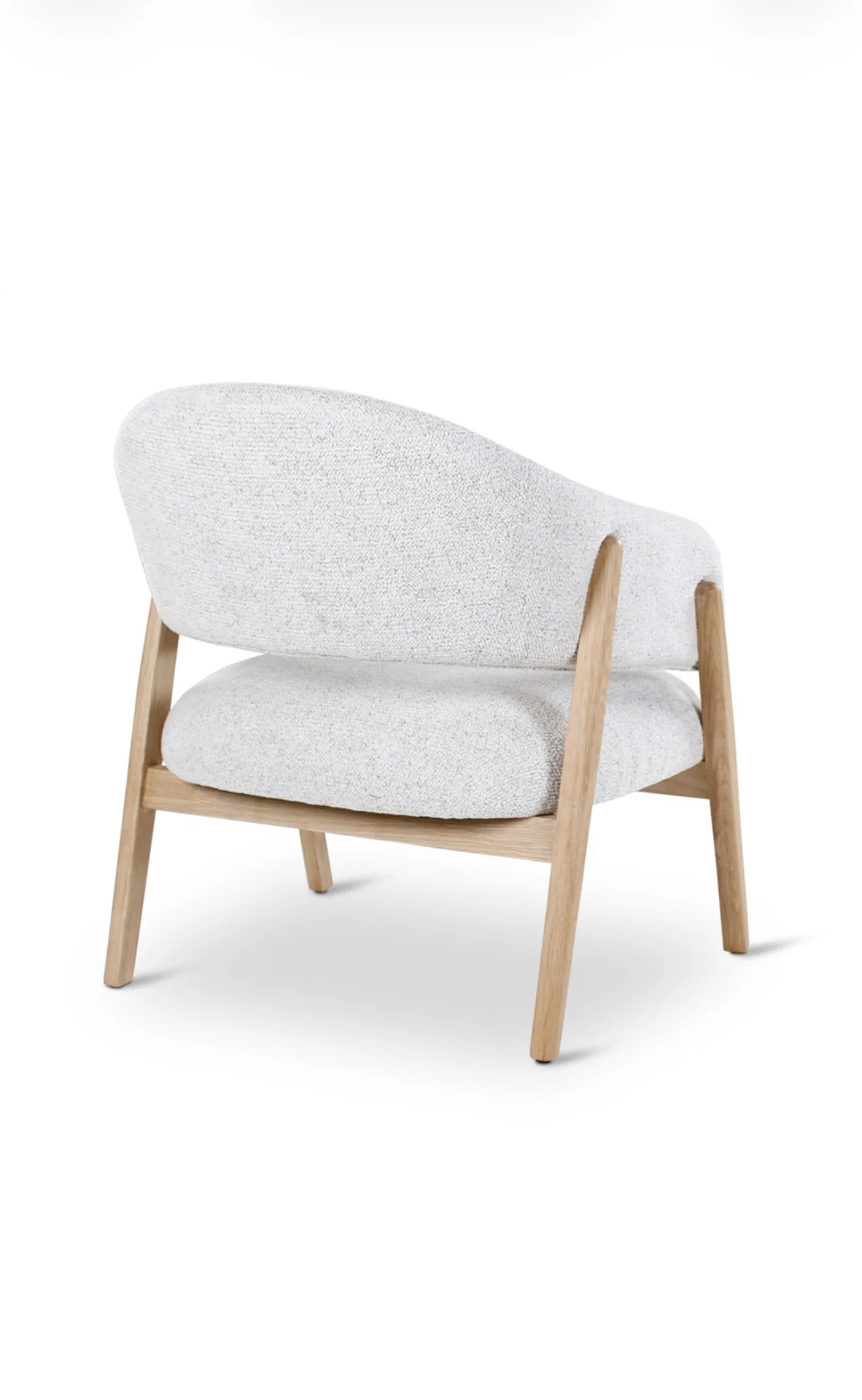 Fauteuil moderne avec structure en bois clair et tissu blanc clair.