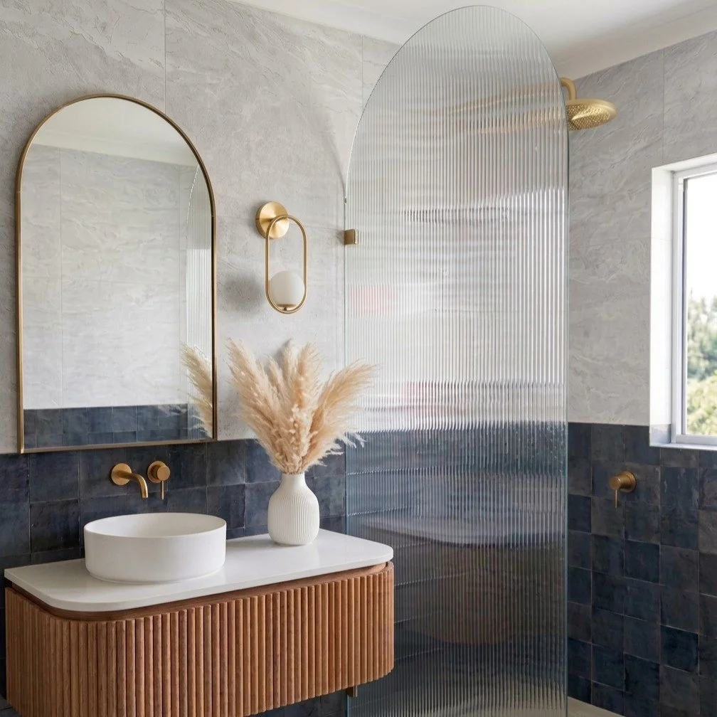 Arches on Arches

Discover our beautiful fluted arched shower panel, a timeless feature piece. Also available in frosted glass for complete privacy.

Explore the range on divinebathrooms.au