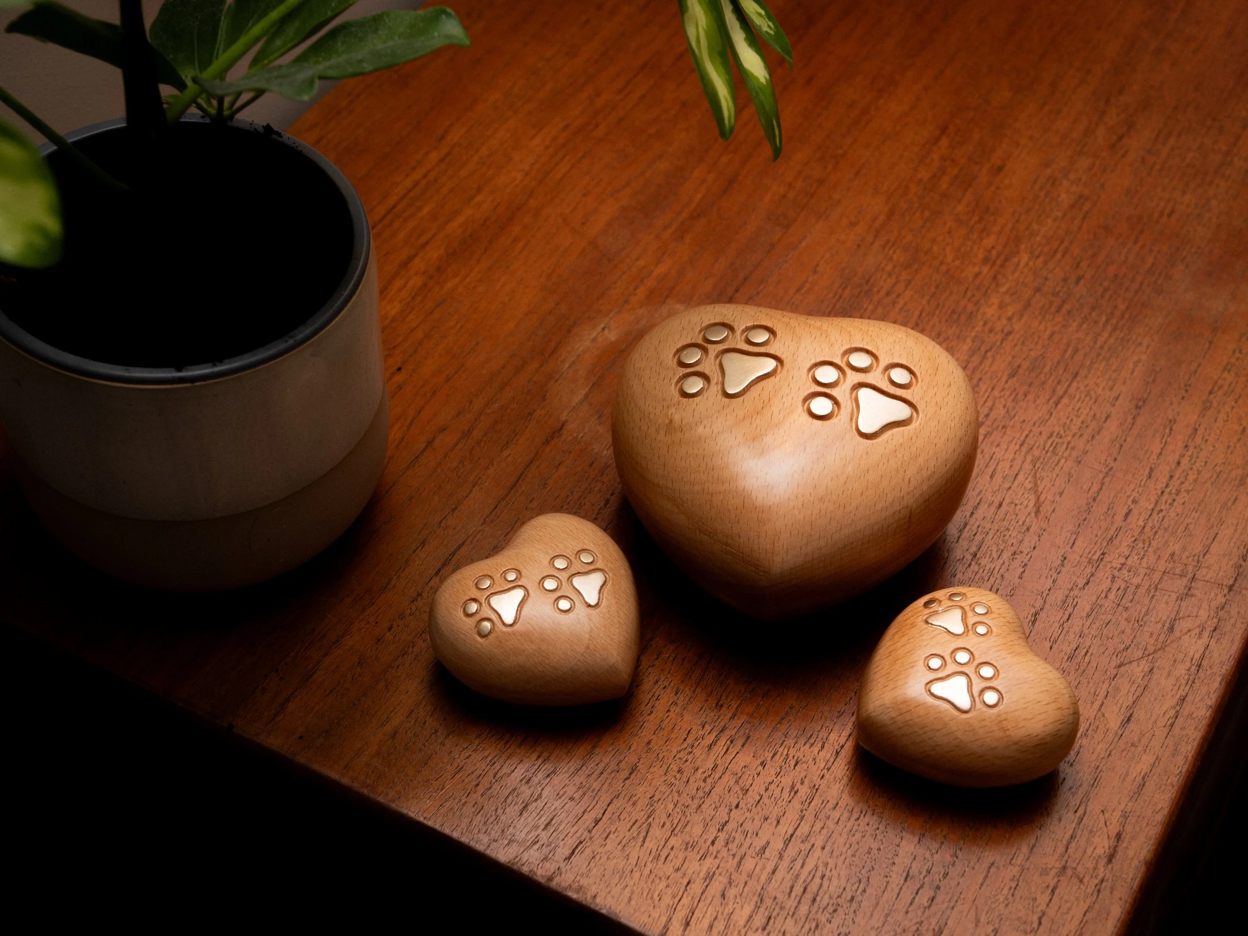 Amberley_Heart-Urn-Lifestyle-3-2.jpg