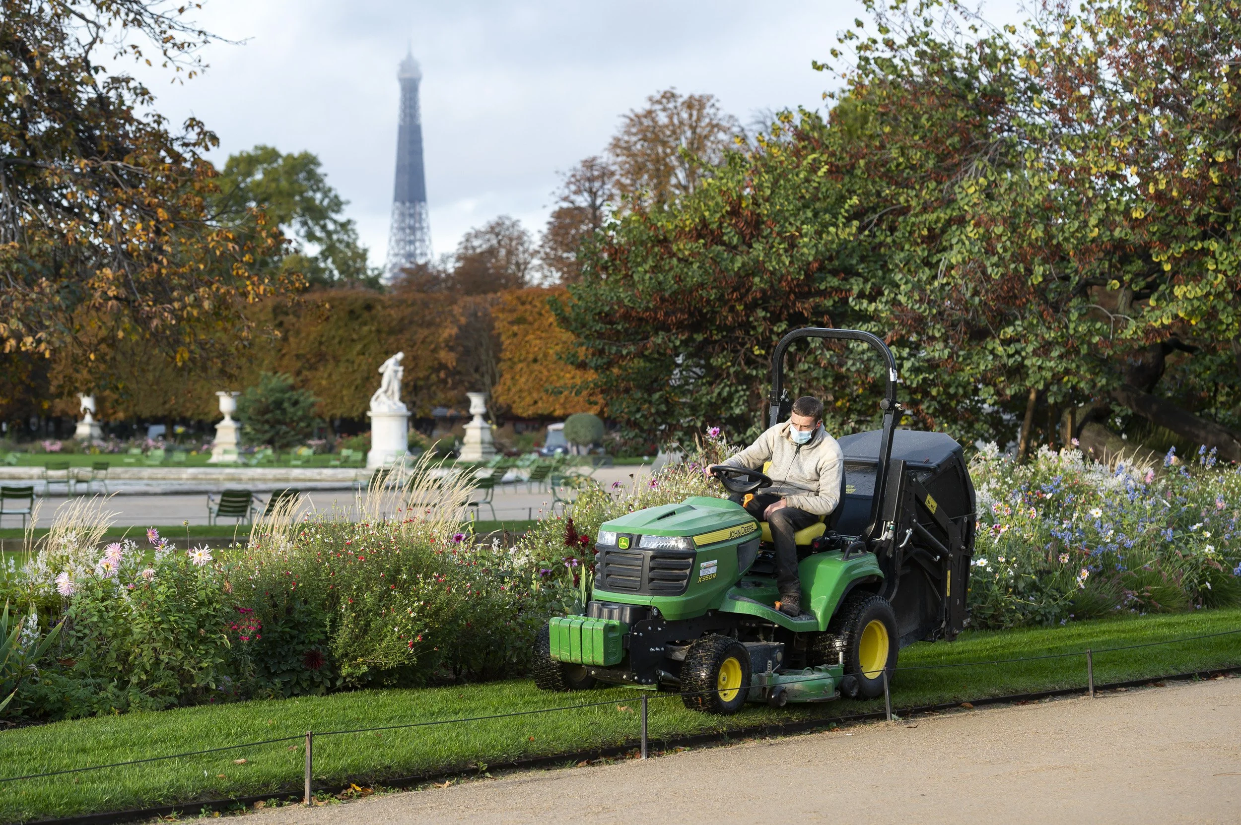 Louvre-OO-Entretien-Jardins-Tuileries-224.jpg