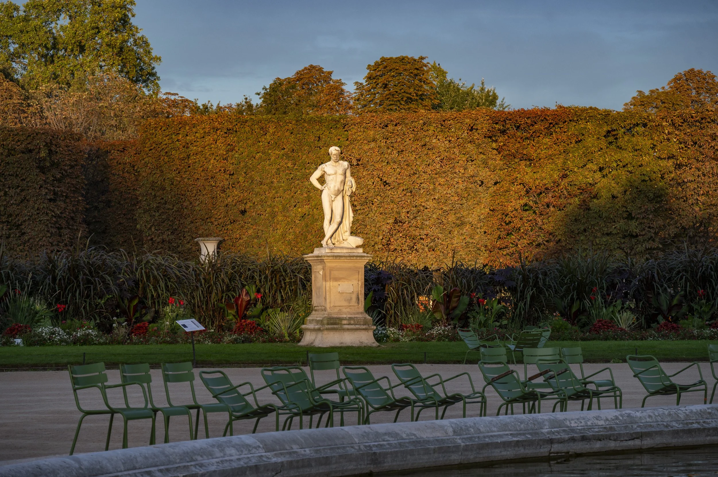 Louvre-OO-Fleurissement-Ete 2023-Tuileries 001.jpg
