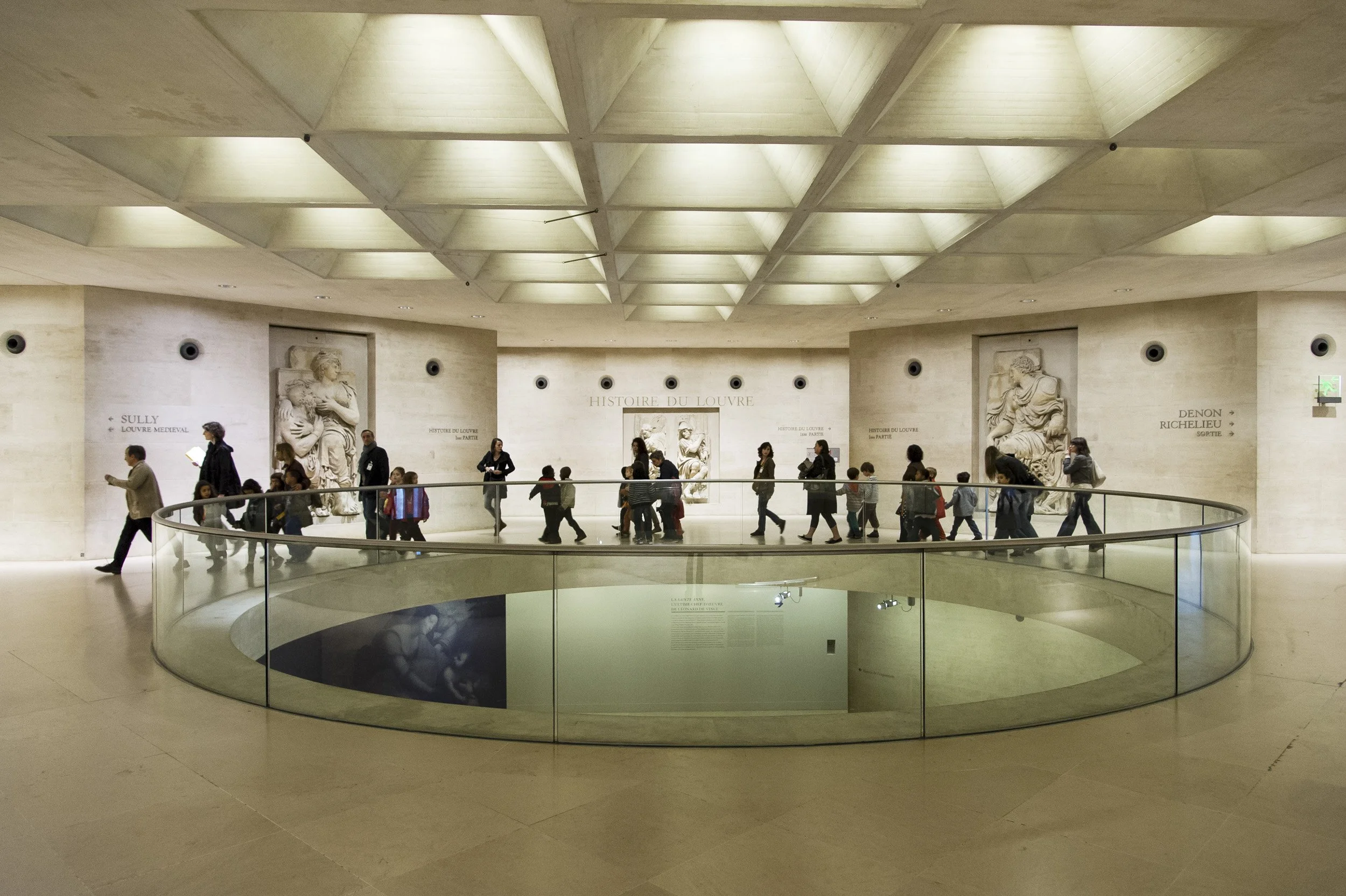 Louvre-VisiteEcoleMaternelle-001.jpg