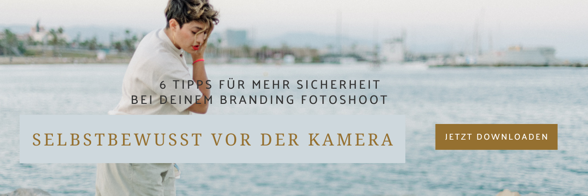 Selbstbewusst und mit Spaß vor der Kamera stehen
