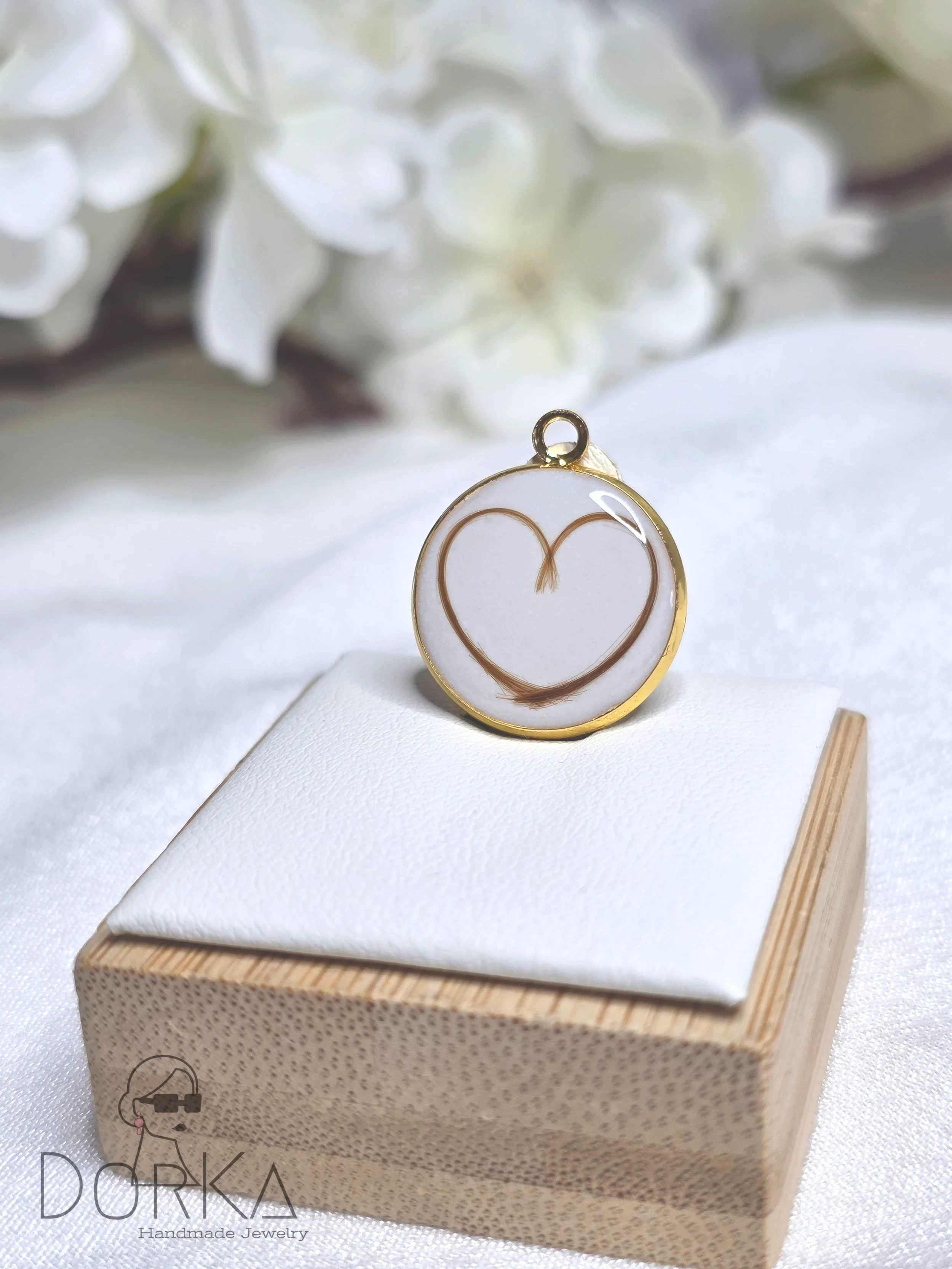 Kettenanhänger, Rund, mit Muttermilch und Herz aus Haare