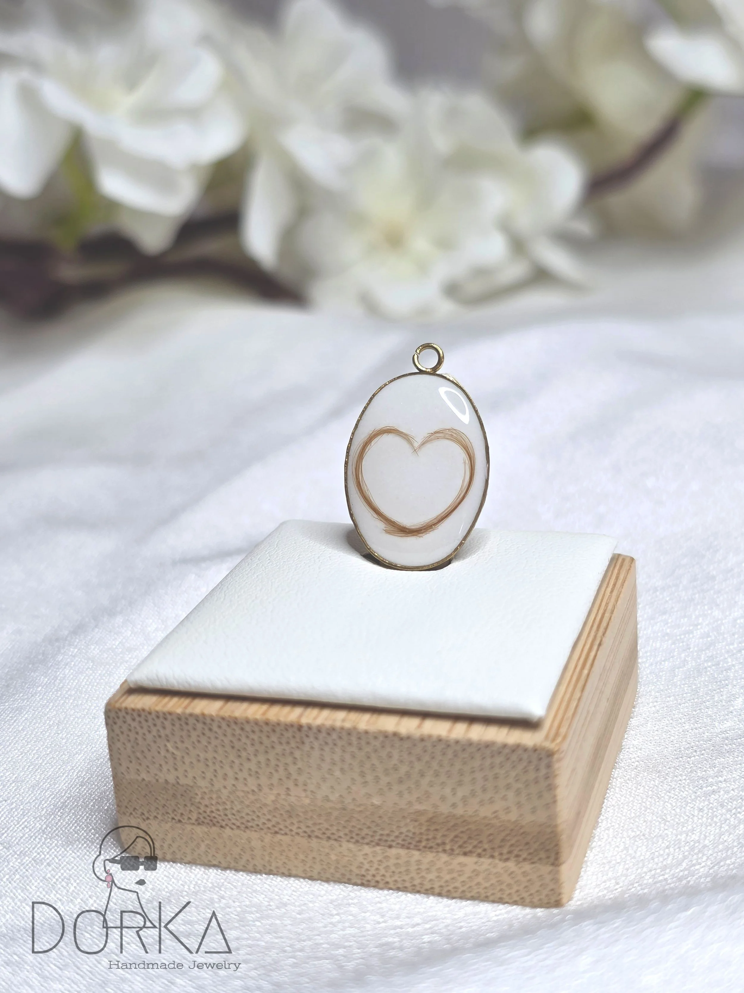 Kettenanhänger, Oval, mit Muttermilch und Herz aus Haare