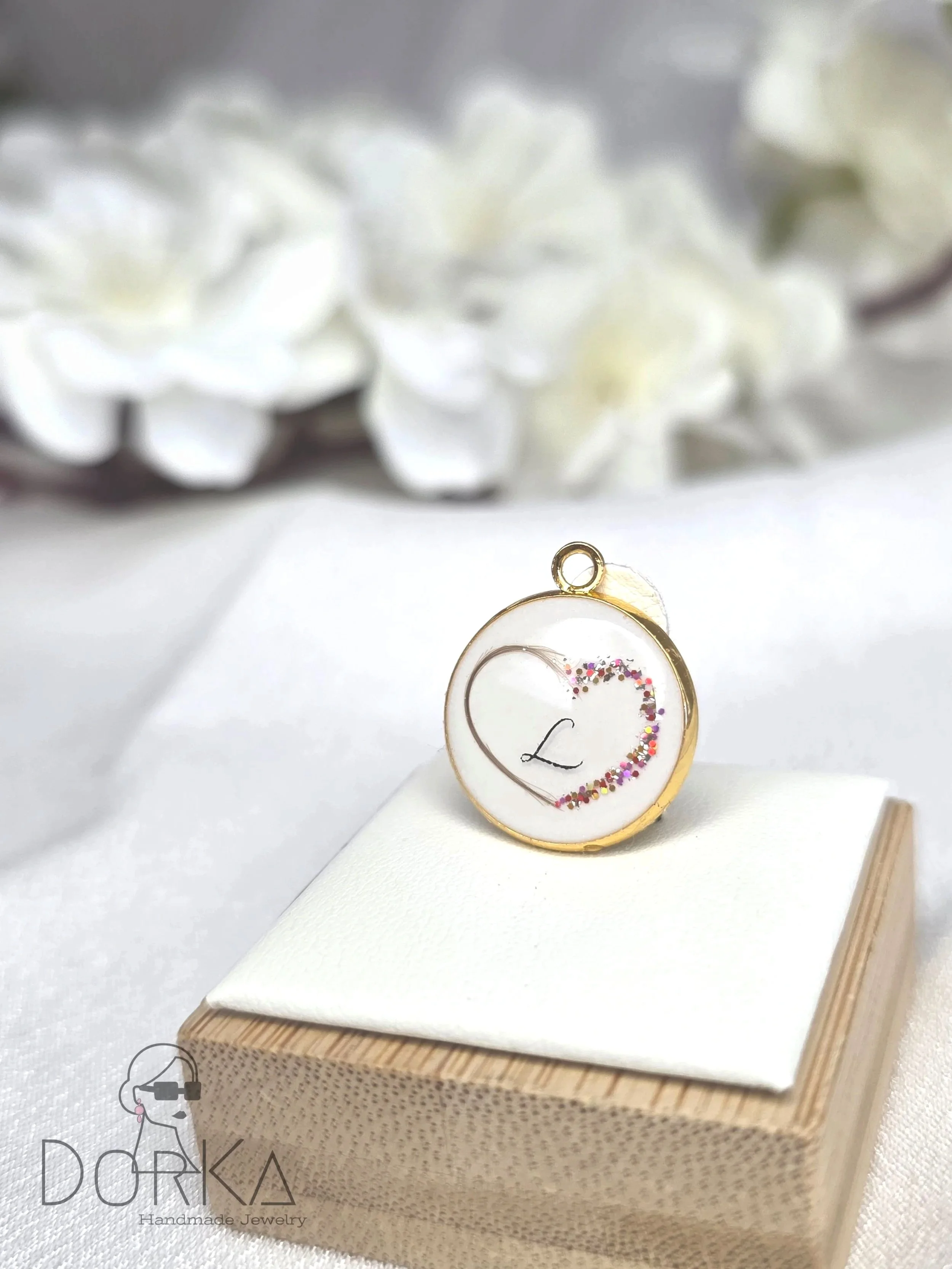 Kettenanhänger, Rund, mit Muttermilch und Herz aus Haare und Glitzer, Initial