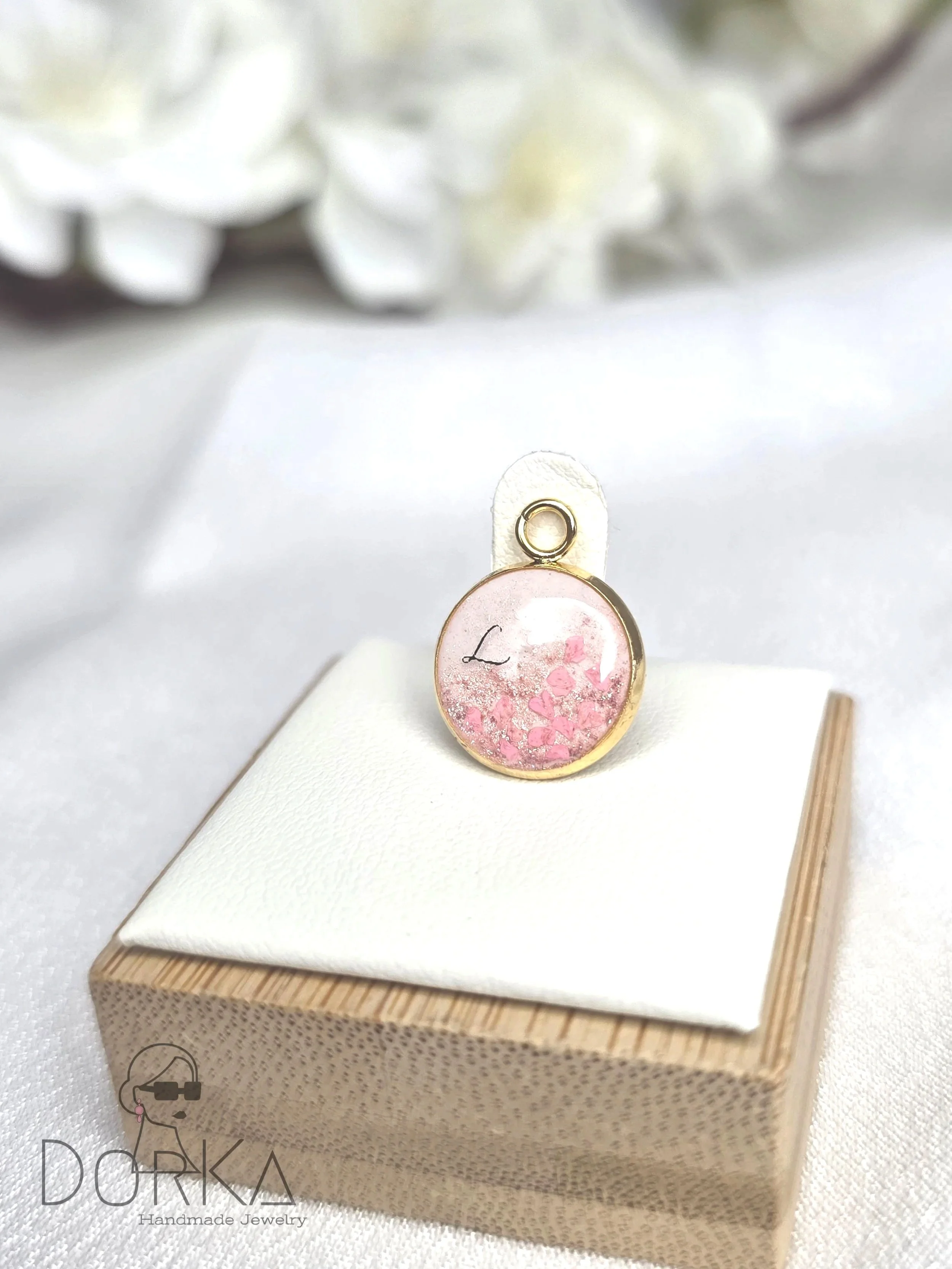 Kettenanhänger, Rund, mit Muttermilch, Glitzer, Trockenblumen und Initial