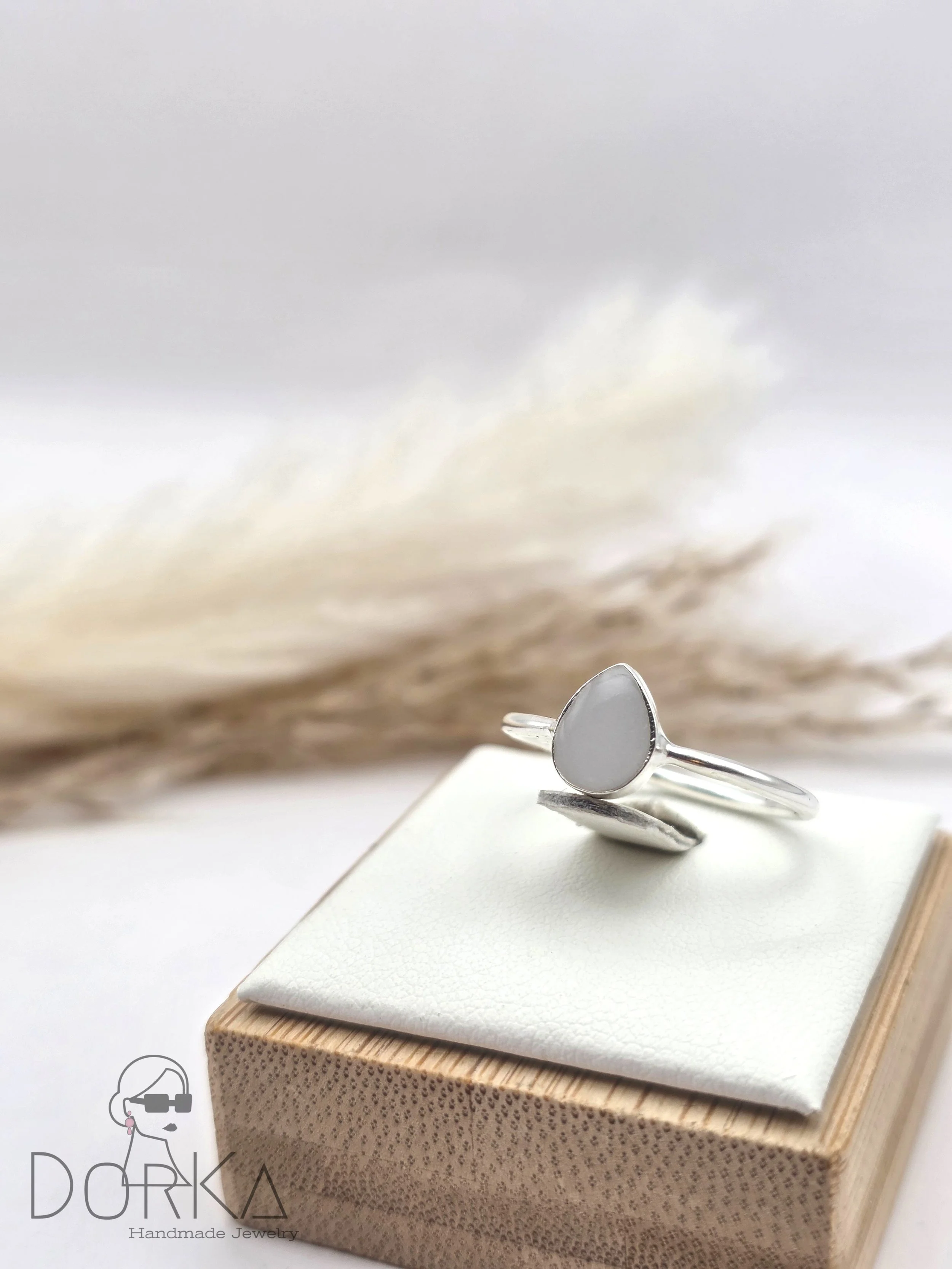 Tropfenförmiger Ring, Größentreu, mit reiner Muttermilch