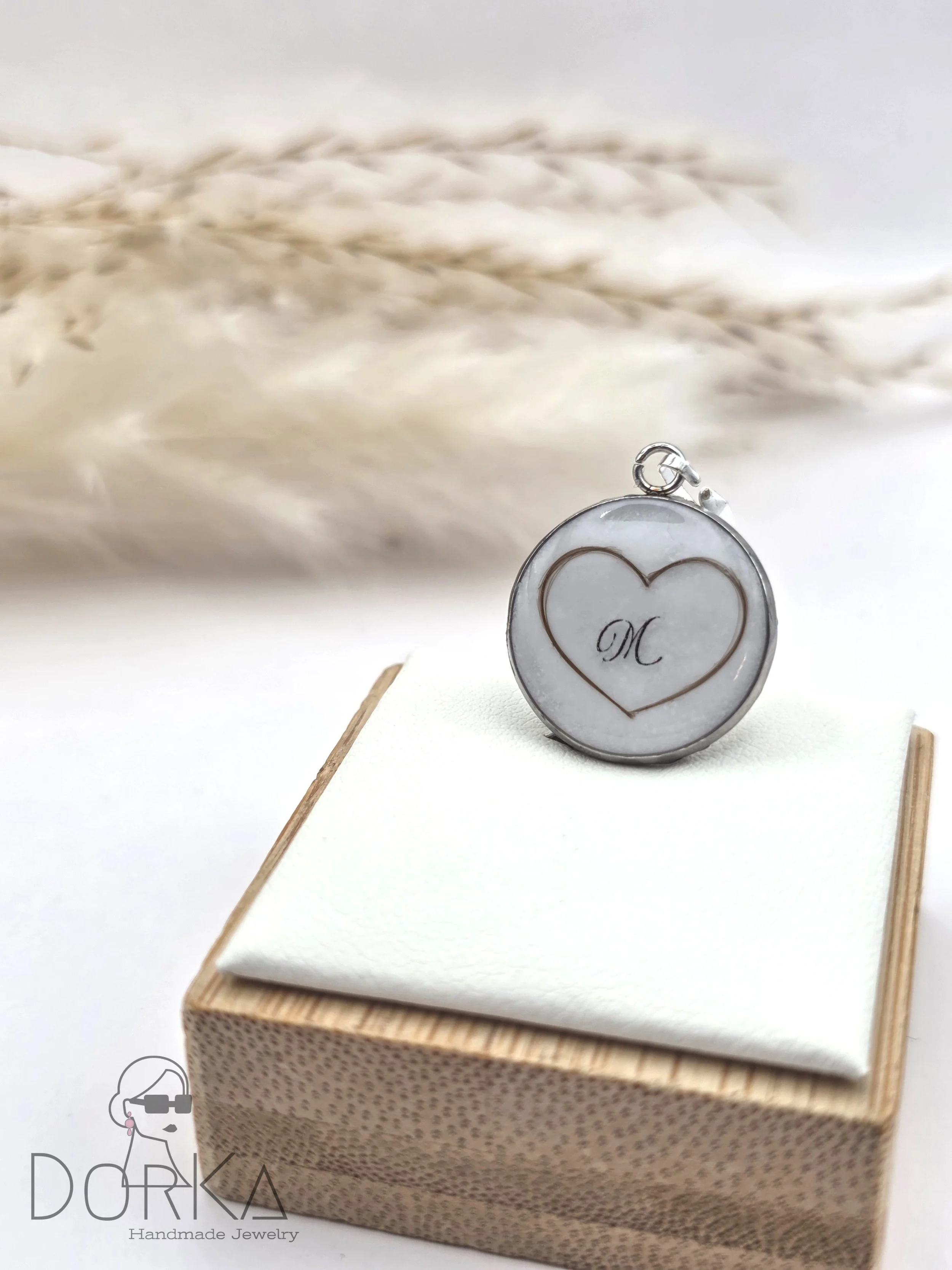 Kettenanhänger, Rund, mit Muttermilch und Herz aus Haare & Initial