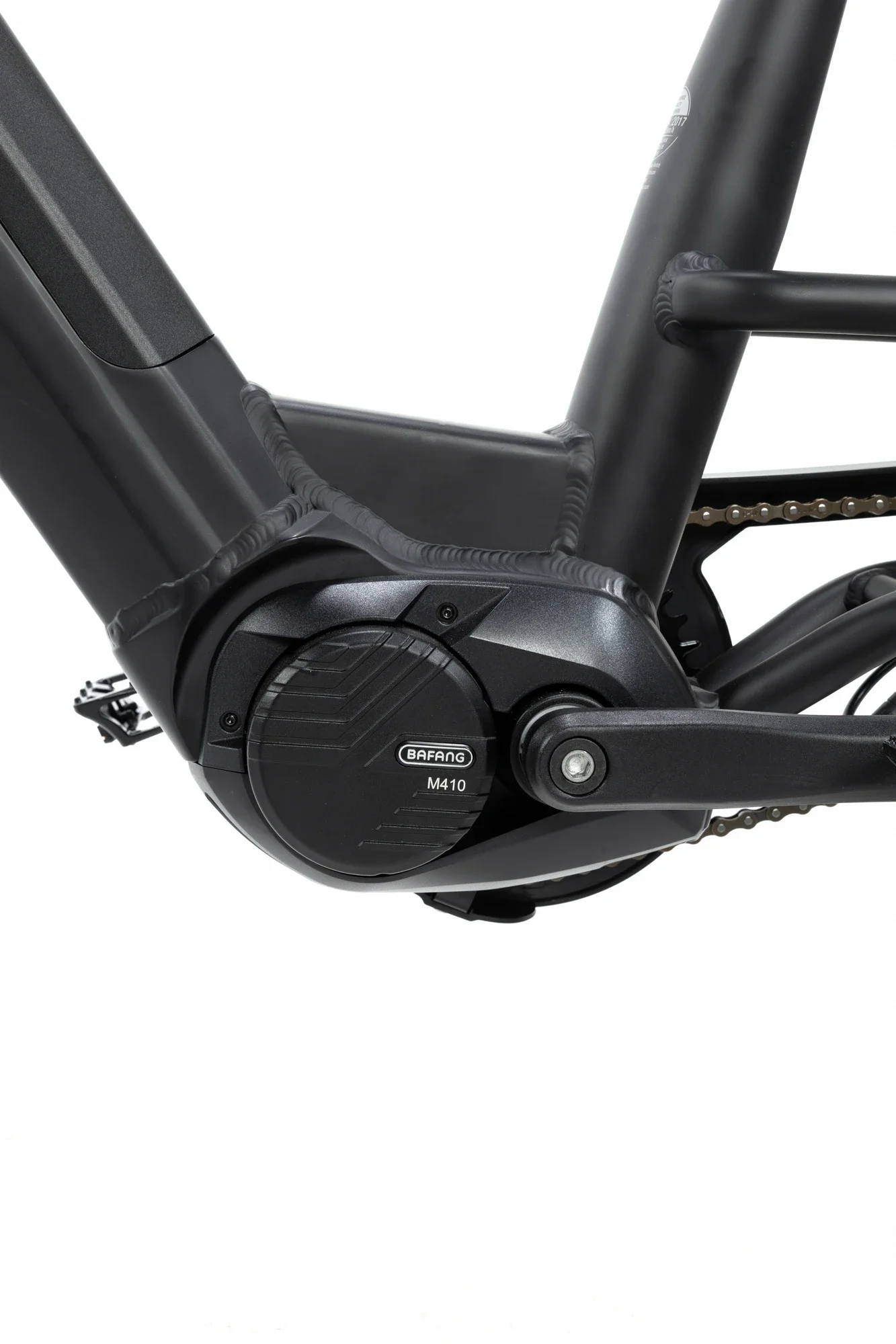 Partie inférieure d'un vélo électrique Bafang M410, moteur et cadre en noir, chaîne visible.