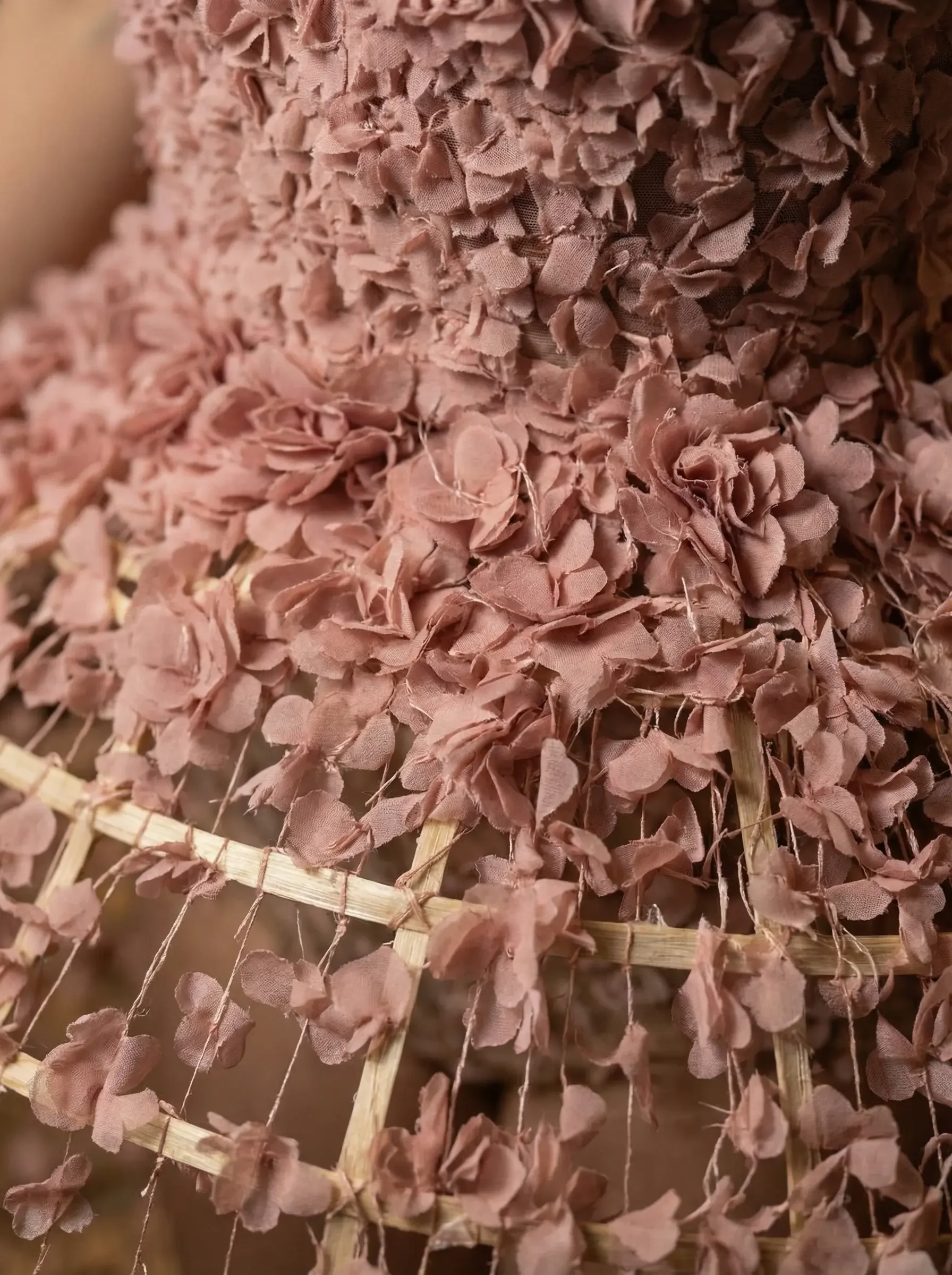 dettaglio modella virtuale AI campagna moda atelier.webp