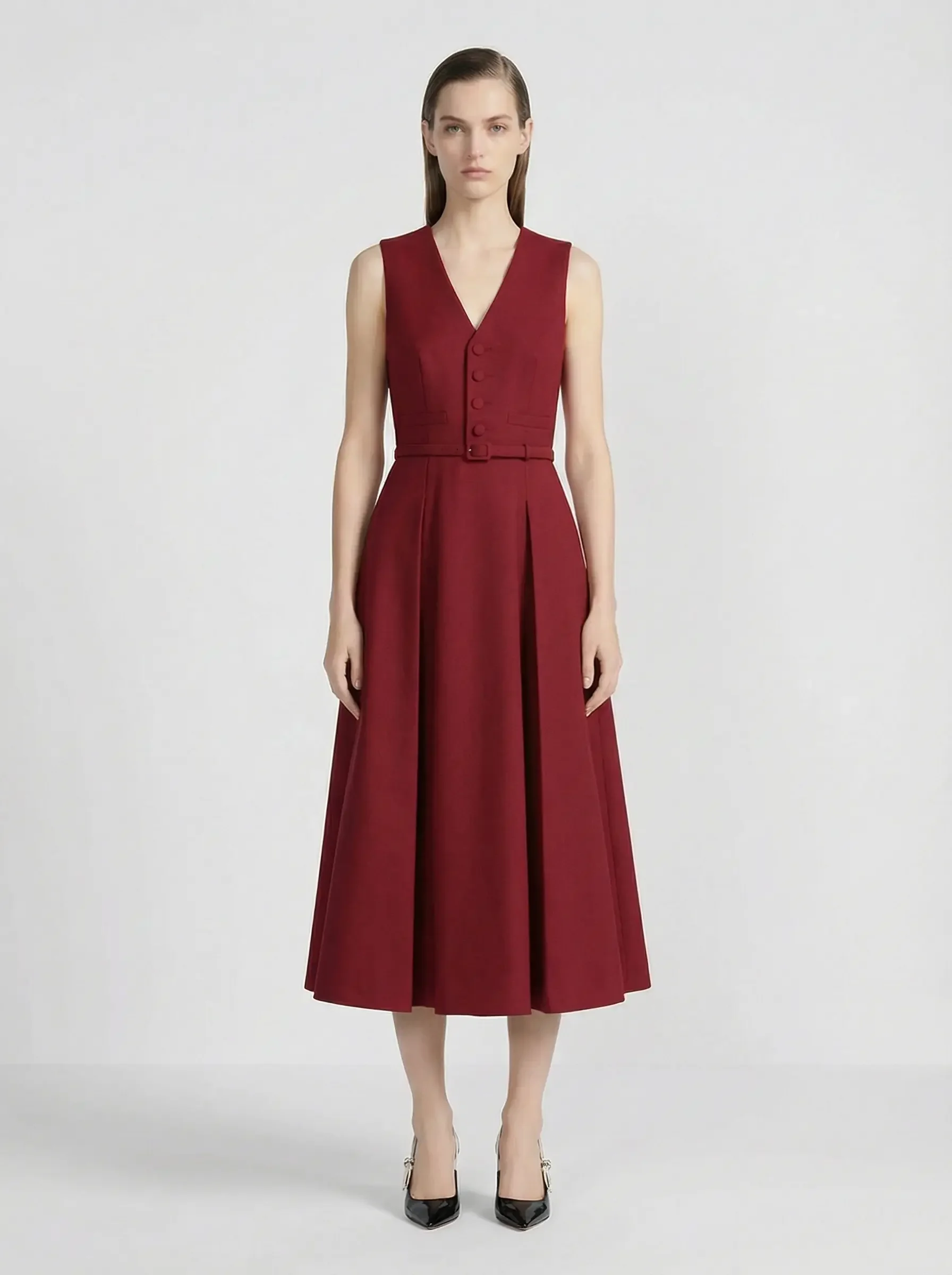 modella abito rosso decolte nere