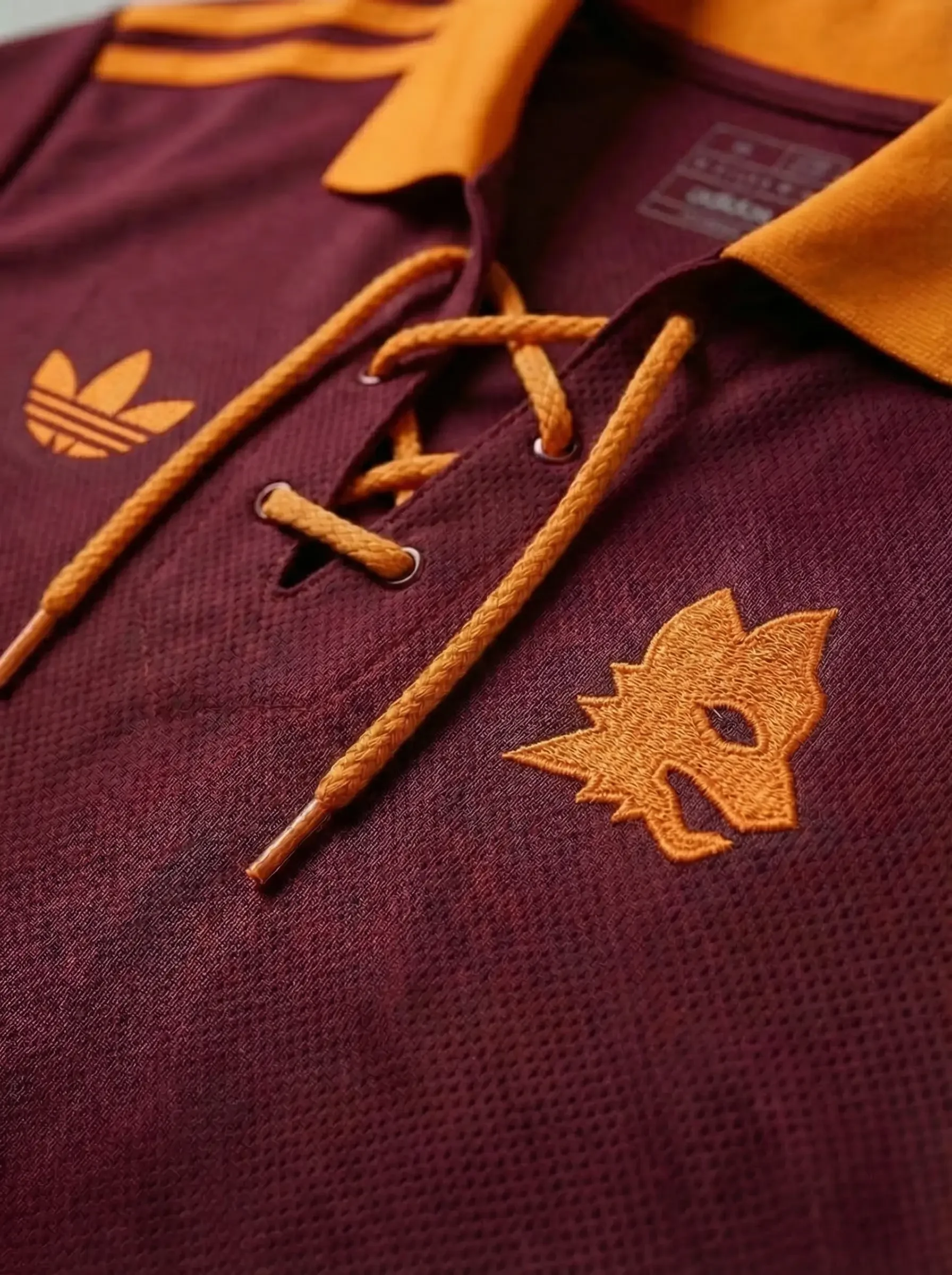 dettaglio maglia calcio AI lookbook sport.webp