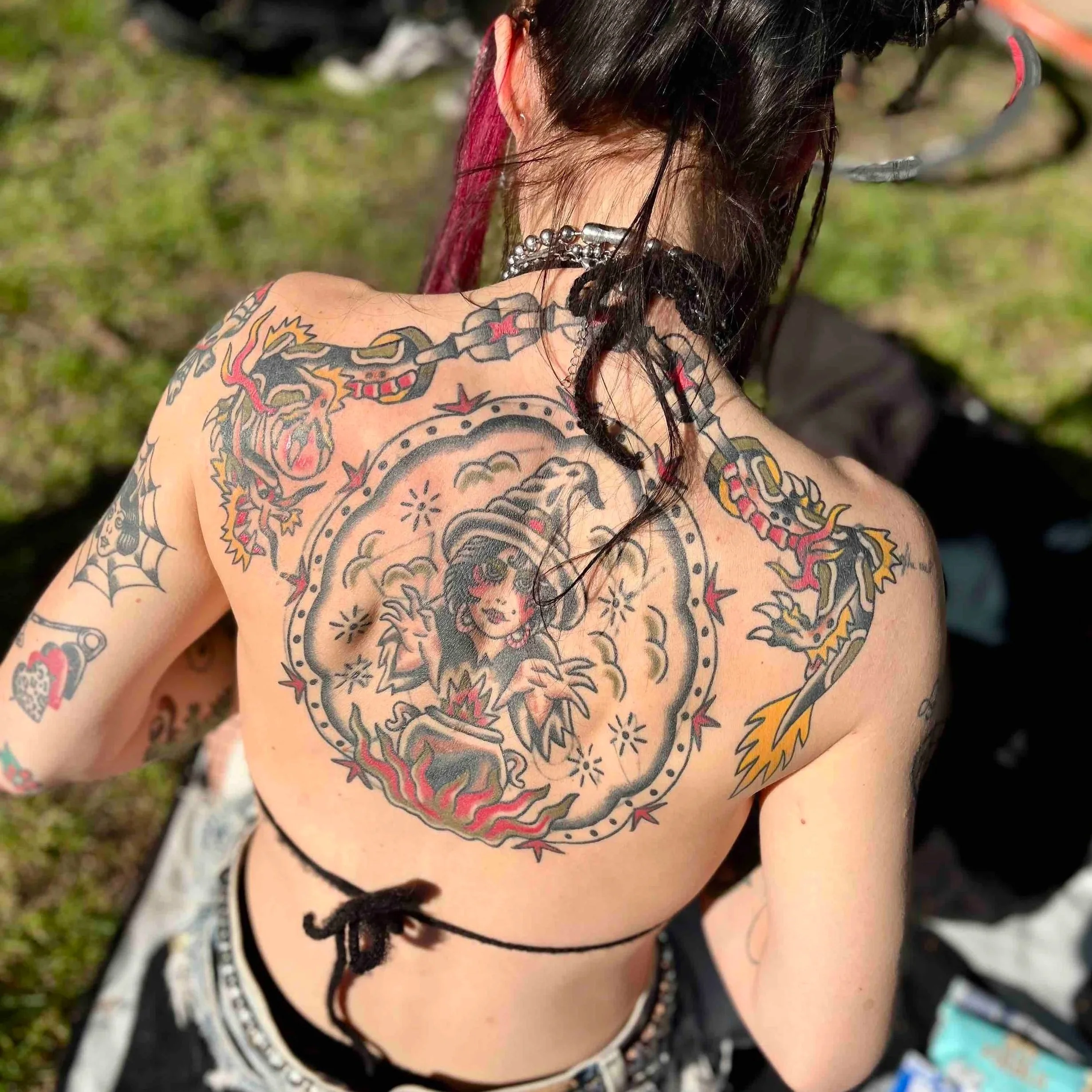 Berlin traditional tattoo artist Abra working in a clean and professional studio