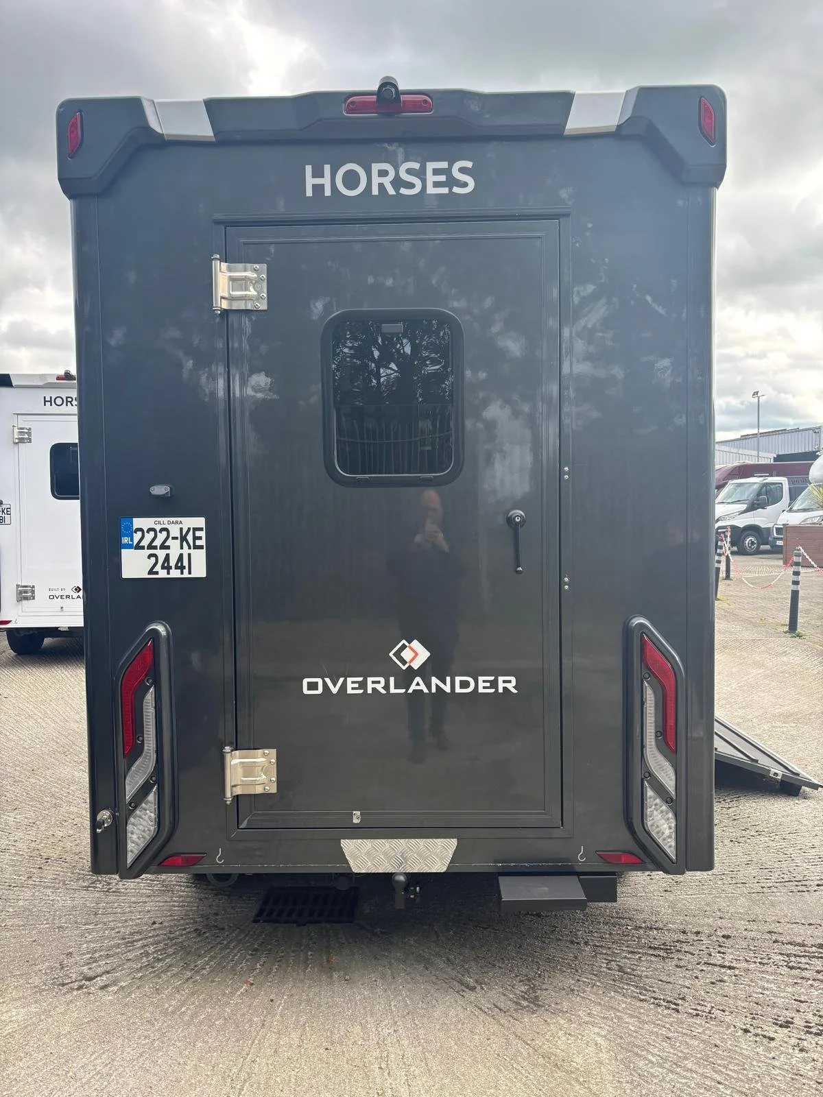 10_OL_Grey_Horsebox_2022.jpeg