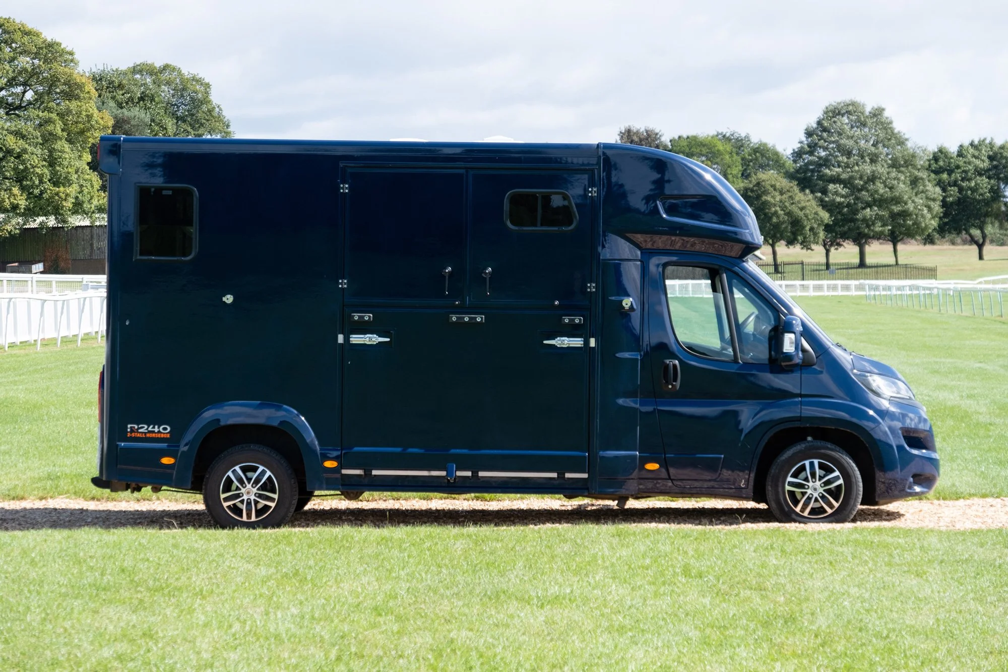 Overlander-Horsebox-web-160.jpg
