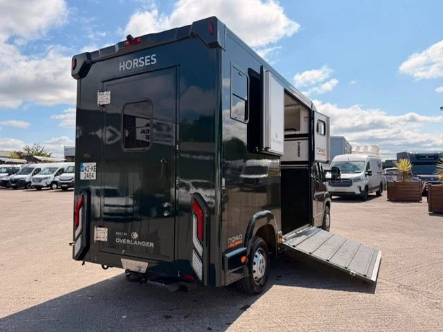 5_OL_Midnight_Green_Horsebox_2024.jpg.jpg