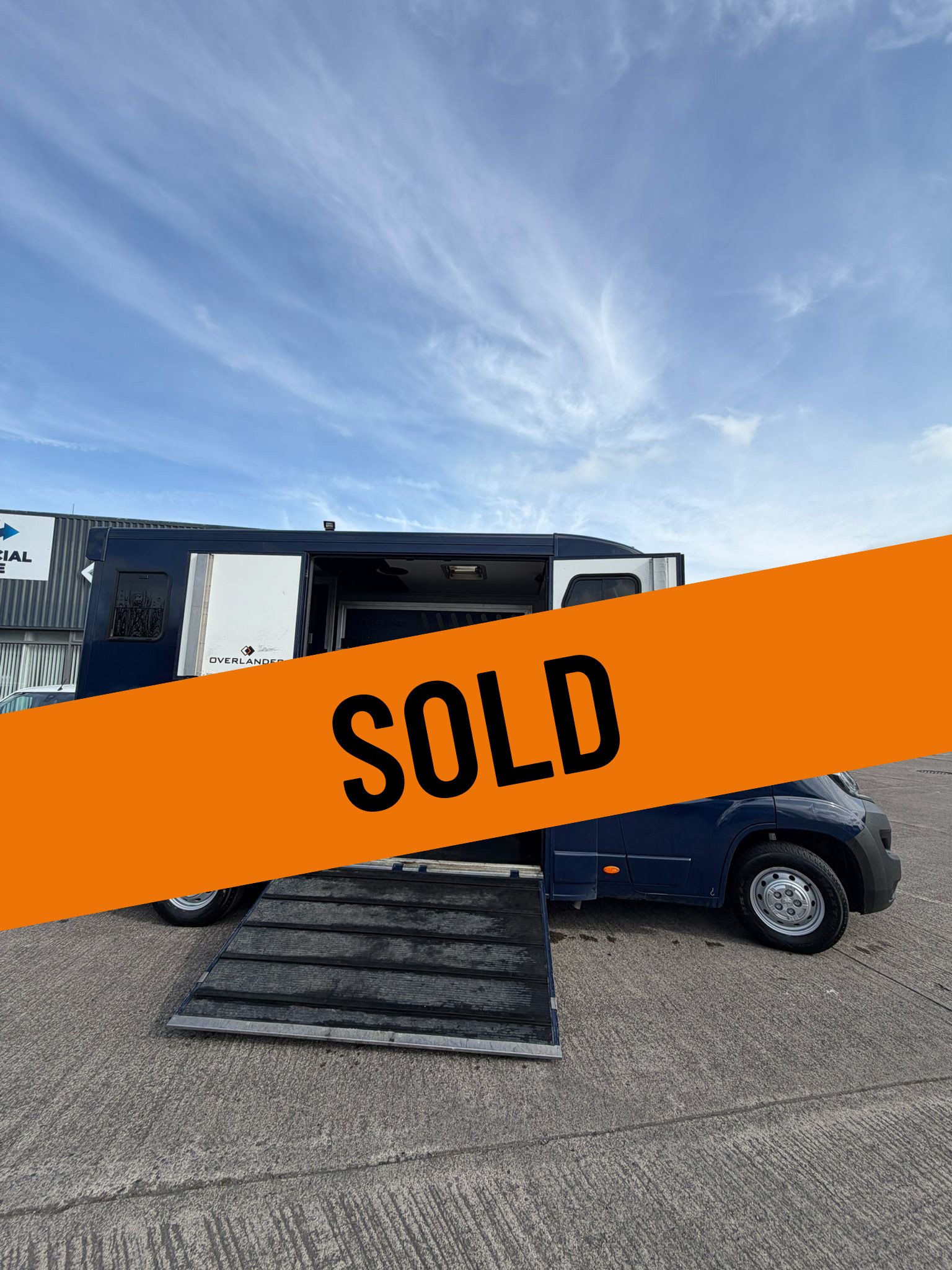 2023 R240 Midnight Navy 2-Stall Horsebox