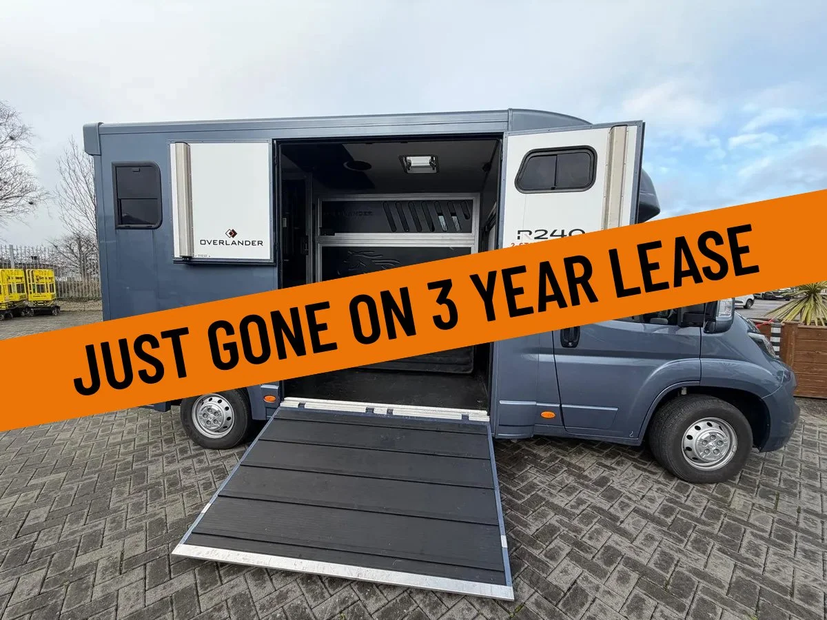 2025 R240 2-Stall Horsebox