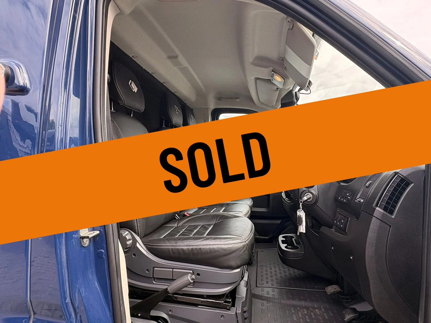 1_OL_Navy_Horsebox_Used_2024_SOLD.jpg