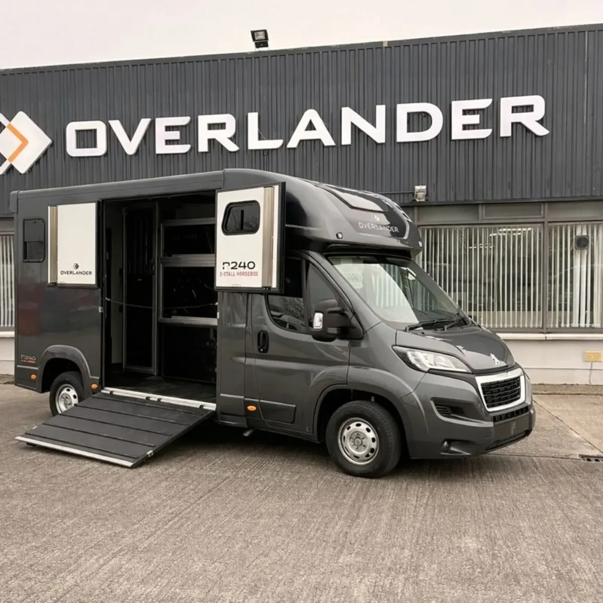 OL_Metallic_Grey_Horsebox_New 2026_3.webp