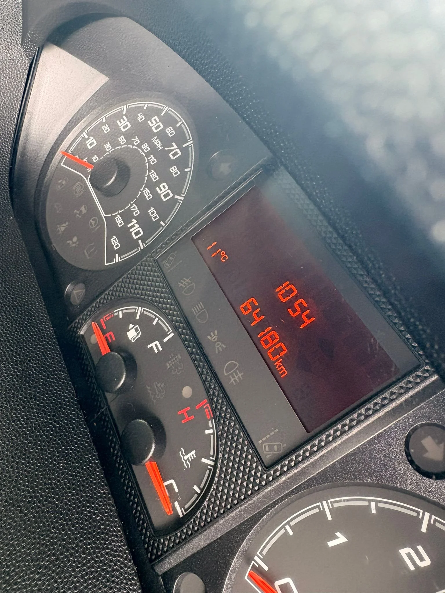 1_OL_White_Horsebox_64180KM_Used.jpeg