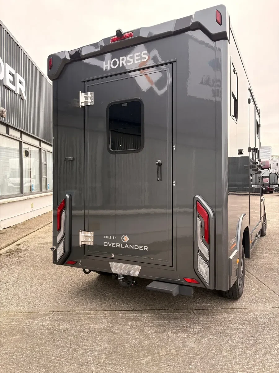 OL_Metallic_Grey_Horsebox_New 2026_5.webp