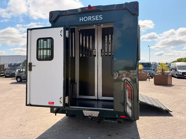 8_OL_Midnight_Green_Horsebox_2024.jpg.jpg