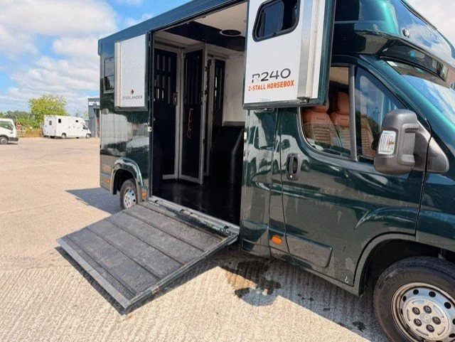 4_OL_Midnight_Green_Horsebox_2024.jpg.jpg