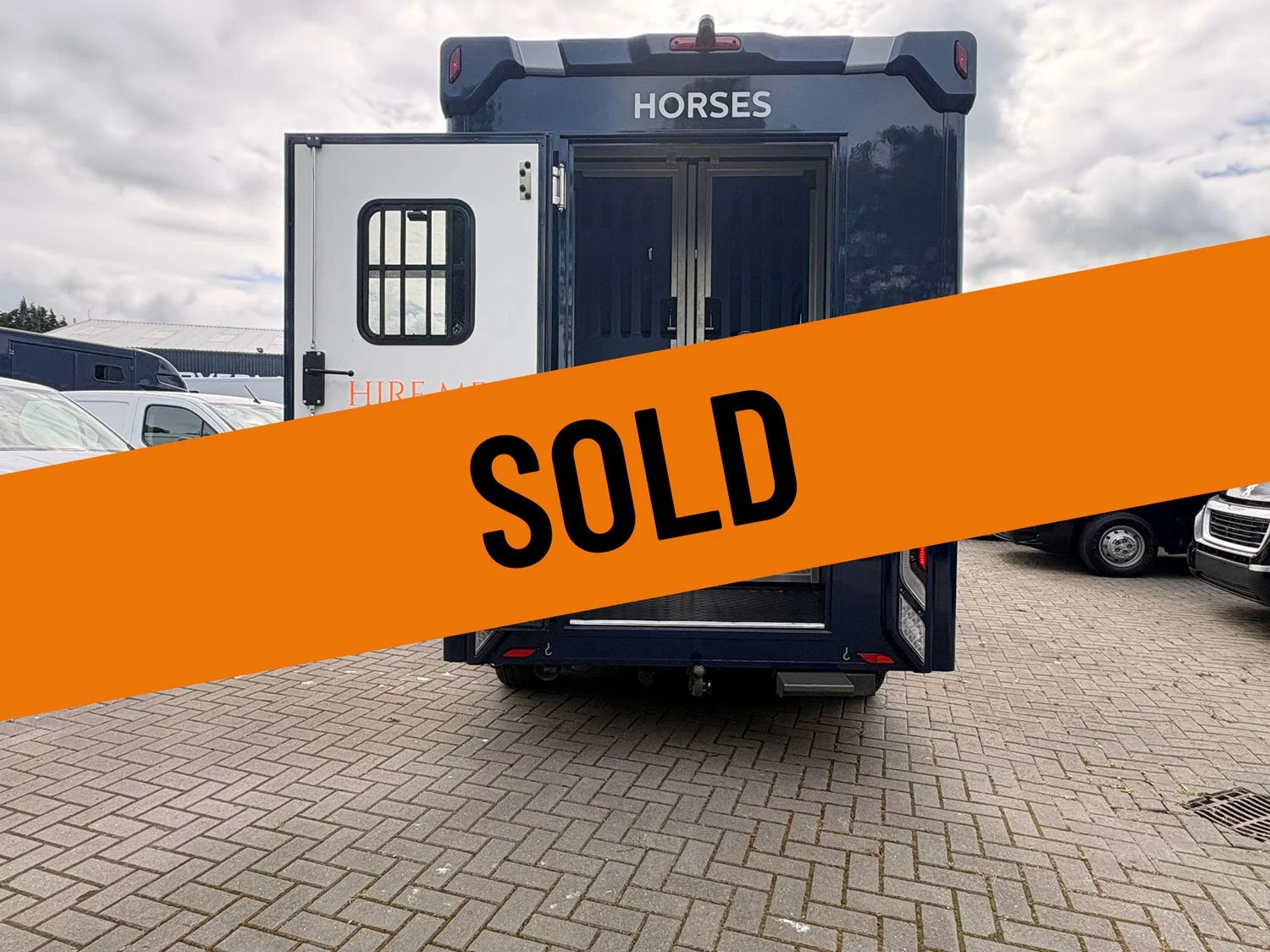 9_OL_Navy_Horsebox_Used_2024_SOLD.jpg