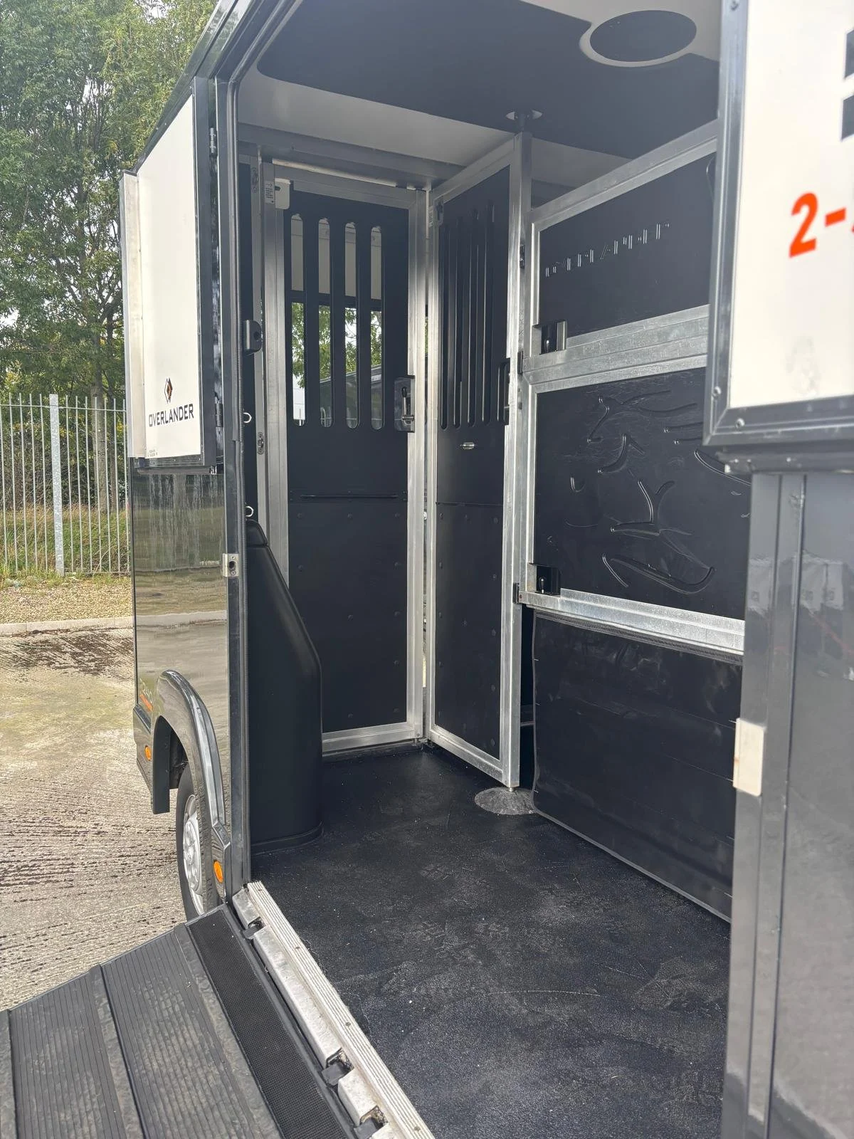 4_OL_Grey_Horsebox_2022.jpeg