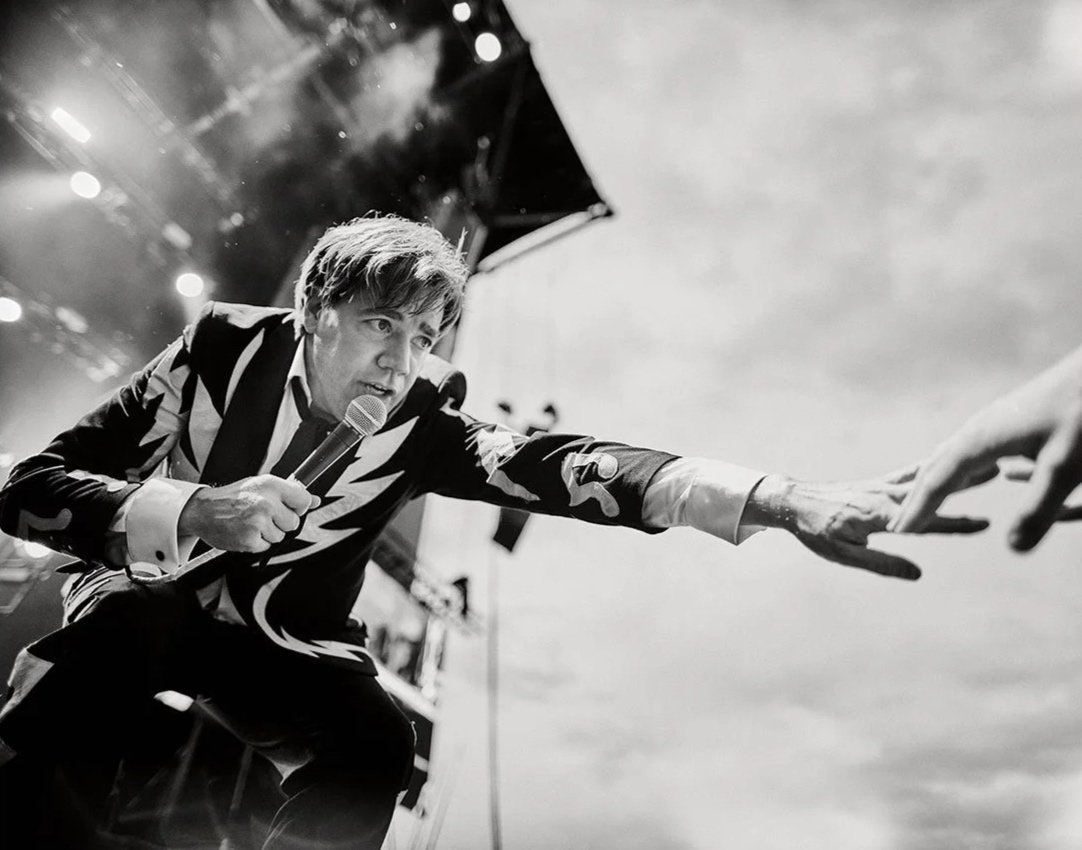 The Hives - Pelles helping hand