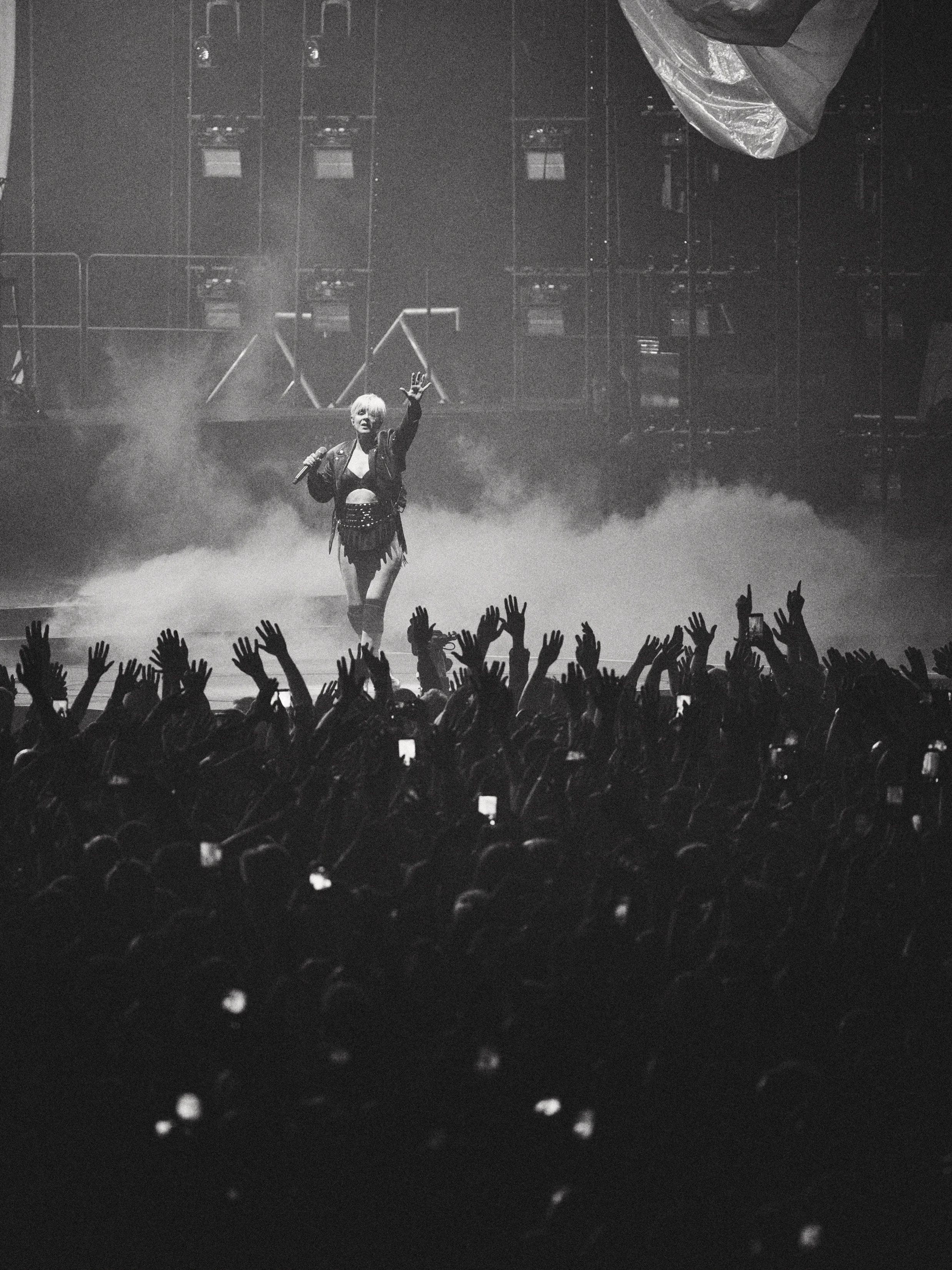 Robyn_3Arena_fotoMickeSandstrom_455.jpg