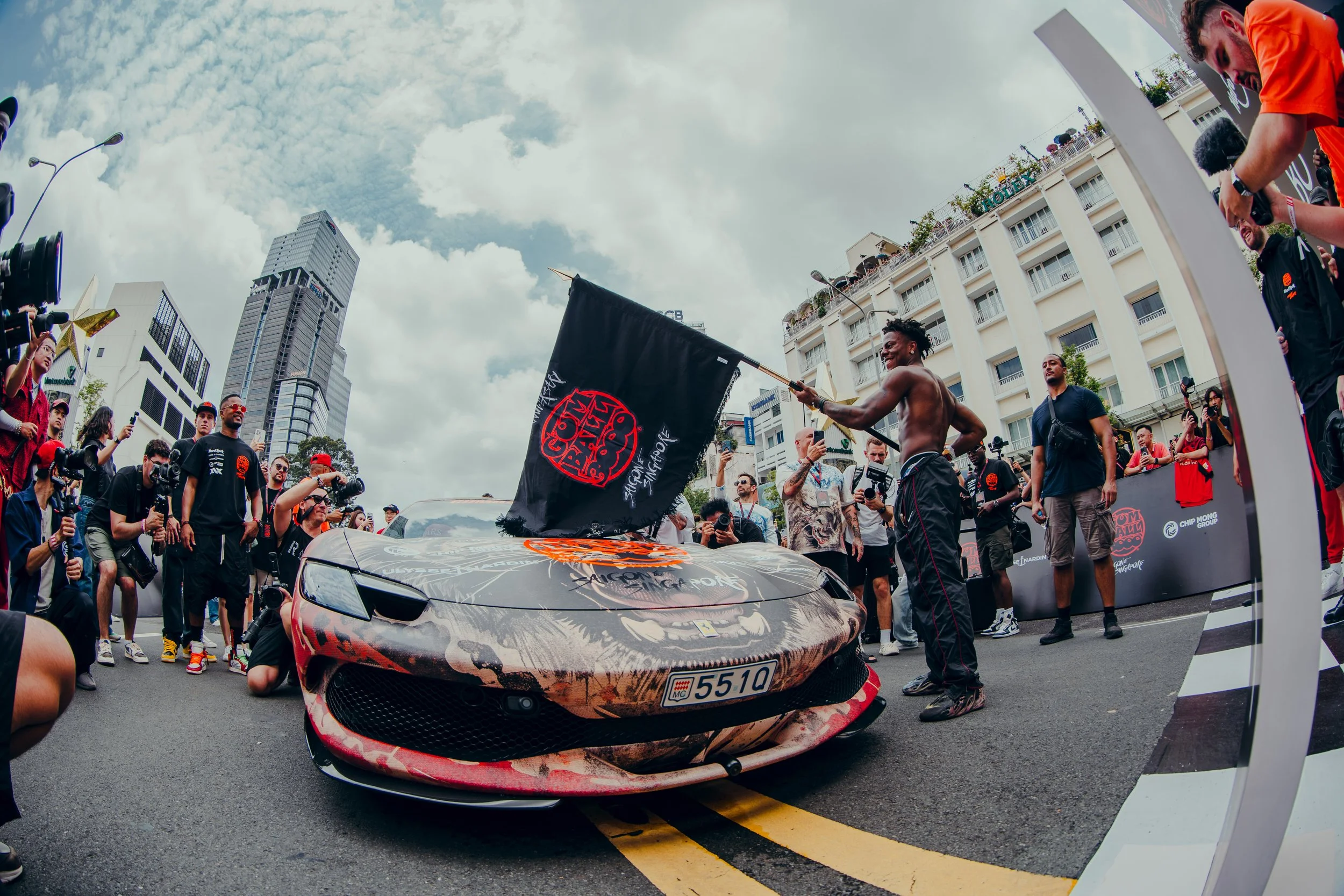 Flag drop | Lê Lợi Boulevard, Ho Chi Minh City, Vietnam