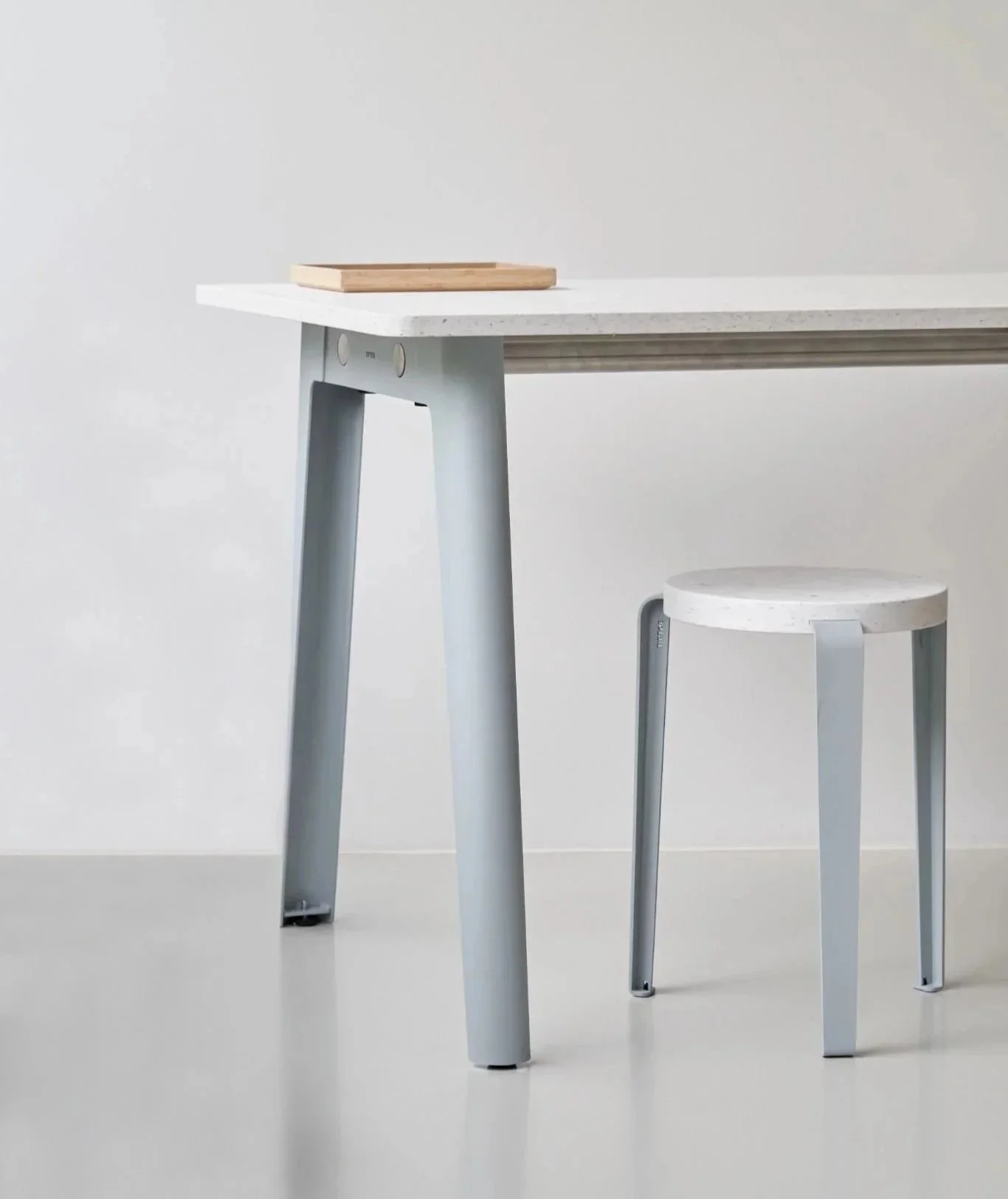 Tiptoe_NEWMODERN_LOU_Lifestyle_BleuPale_%25286%2529_%25281%2529_web.jpg