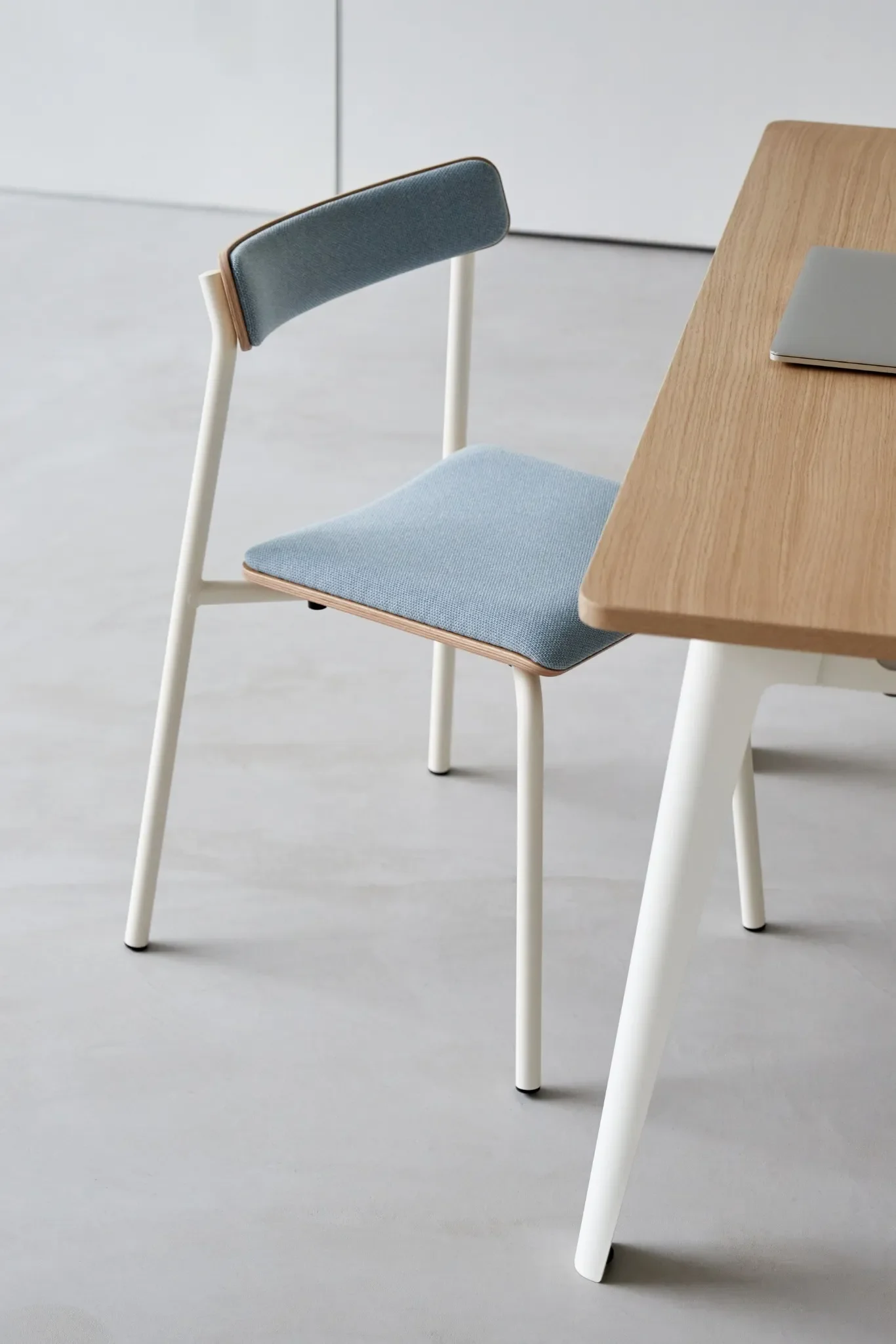 Tiptoe_Etude_Chair_recycled_fabrice_white (2)_web.webp