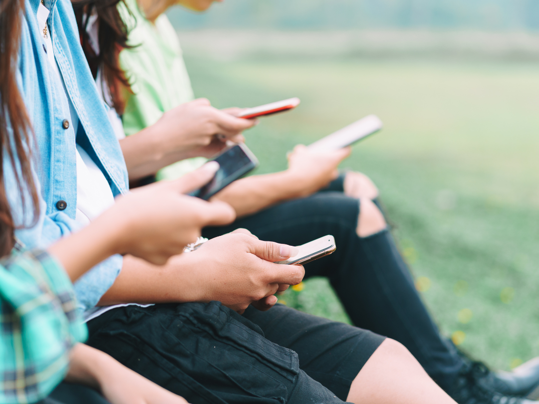 How Can We Raise Resilient Teens in a Digital World? with Nicola MacDonald