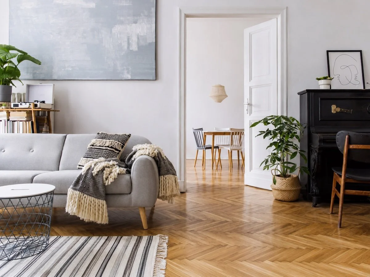 Helle Eigentumswohnung mit hochwertiger Ausstattung als Beispiel für die professionelle Sondereigentumsverwaltung durch Dümpert Immobilien in Kiel