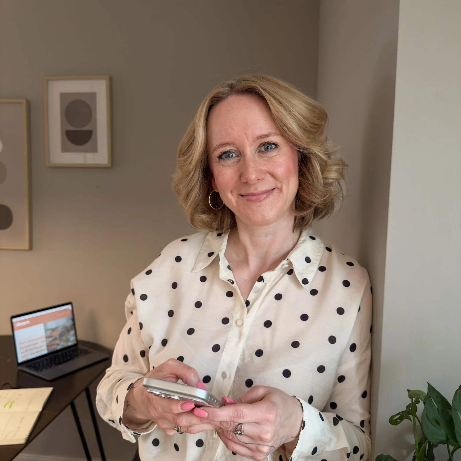 Mandy Dümpert, Inhaberin von Dümpert Immobilien, betreut Eigentümer persönlich und ist direkte Ansprechpartnerin für Hausverwaltung und Immobilien in Kiel.
