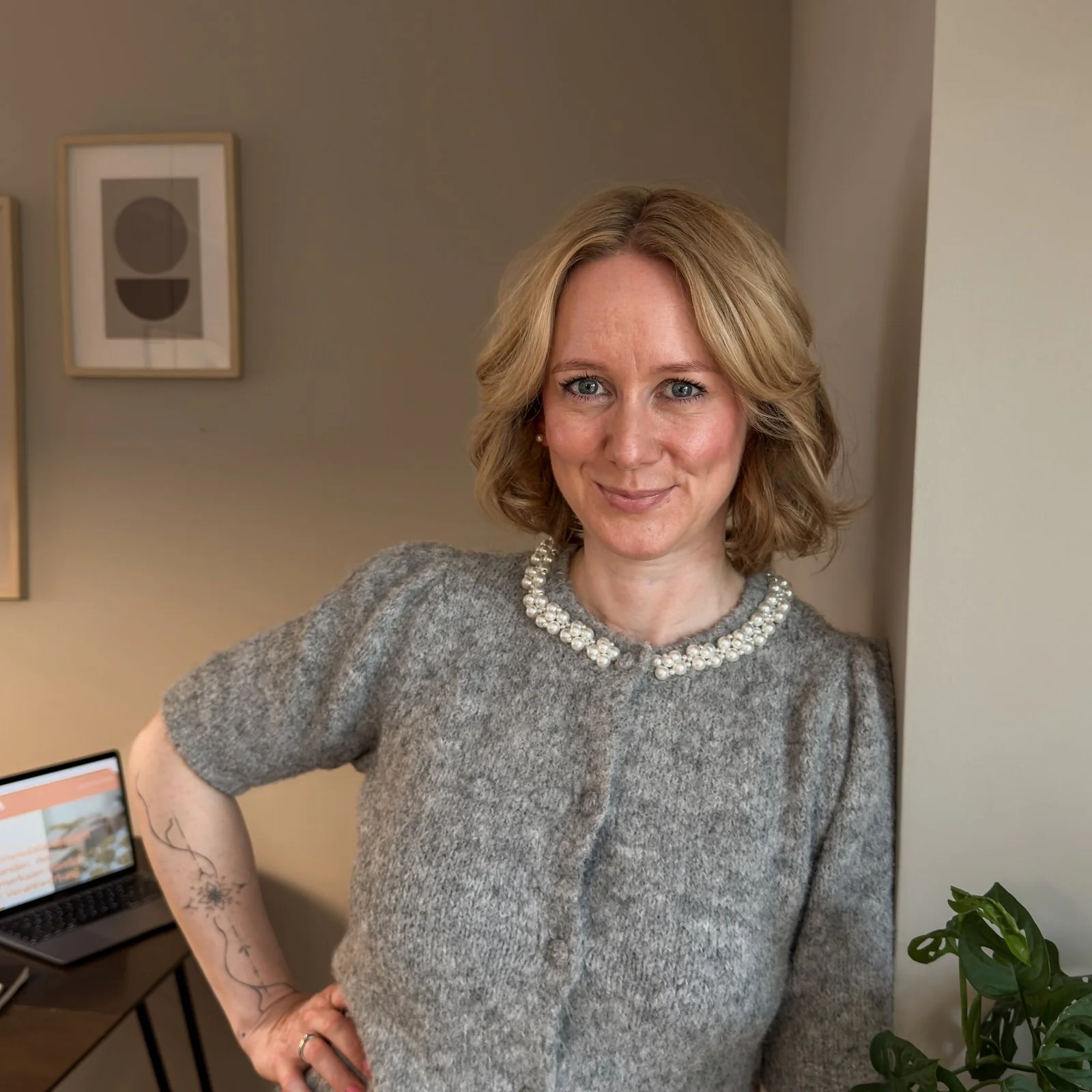 Mandy Dümpert, Immobilienfachwirtin (IHK) und Inhaberin von Dümpert Immobilien, betreut Eigentümer und Immobilien mit persönlichem Engagement, Fachkompetenz und einem Boutique-Ansatz in der Hausverwaltung