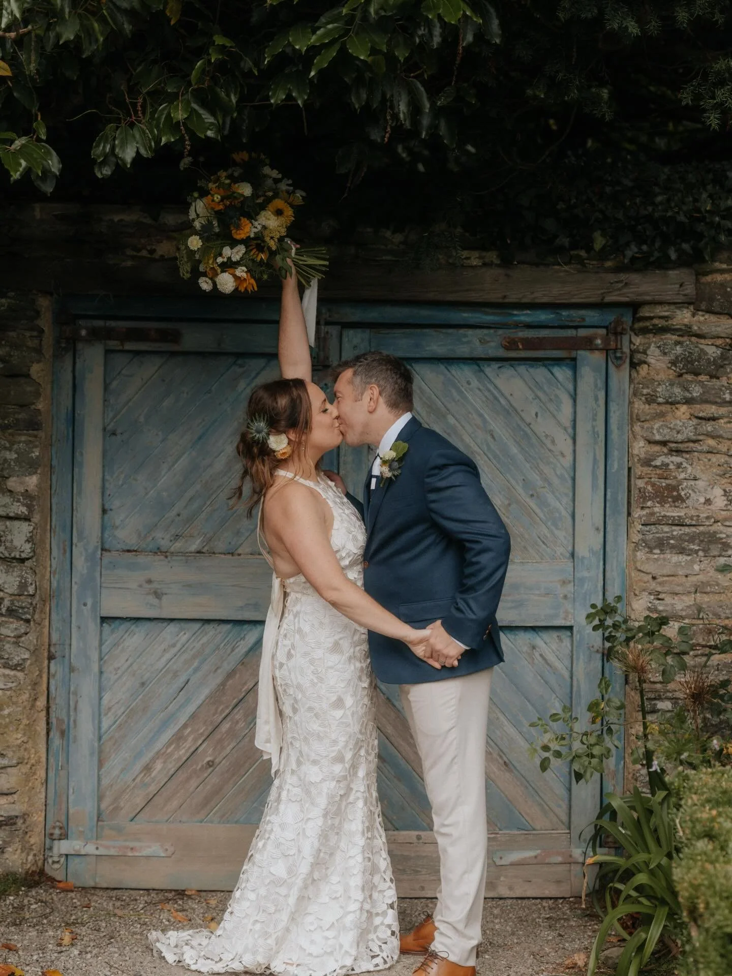 A windswept coastal love story 🌻 

H&amp;B&rsquo;s seaside celebration was rooted in family, a gentle reminder that the heart of any wedding lies in the people who gather to share it. That sense of togetherness set the tone for a day that felt both 